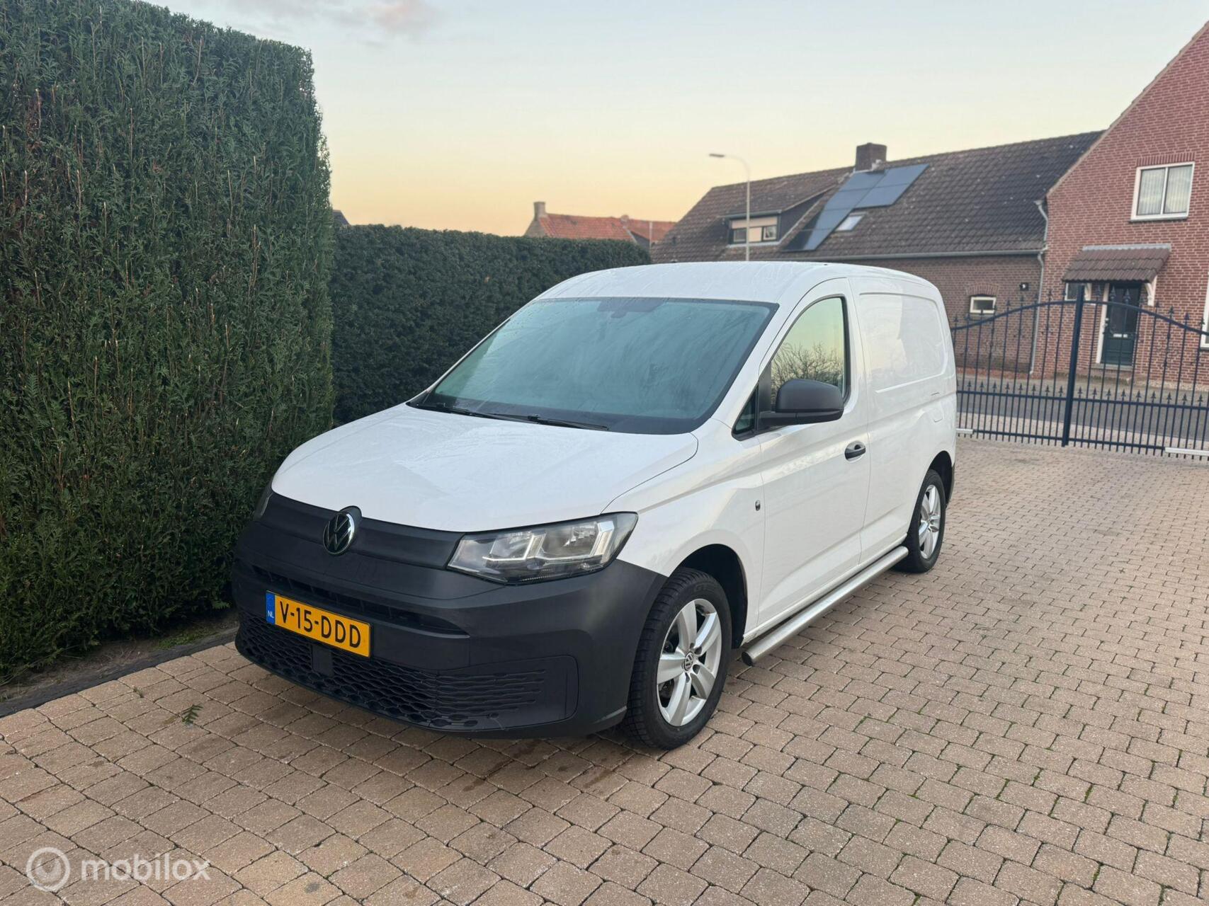Foto van Volkswagen Caddy Modified Partition Wall