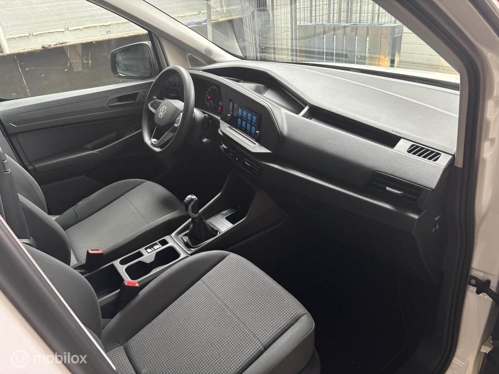 Foto van Volkswagen Caddy Modified Partition Wall