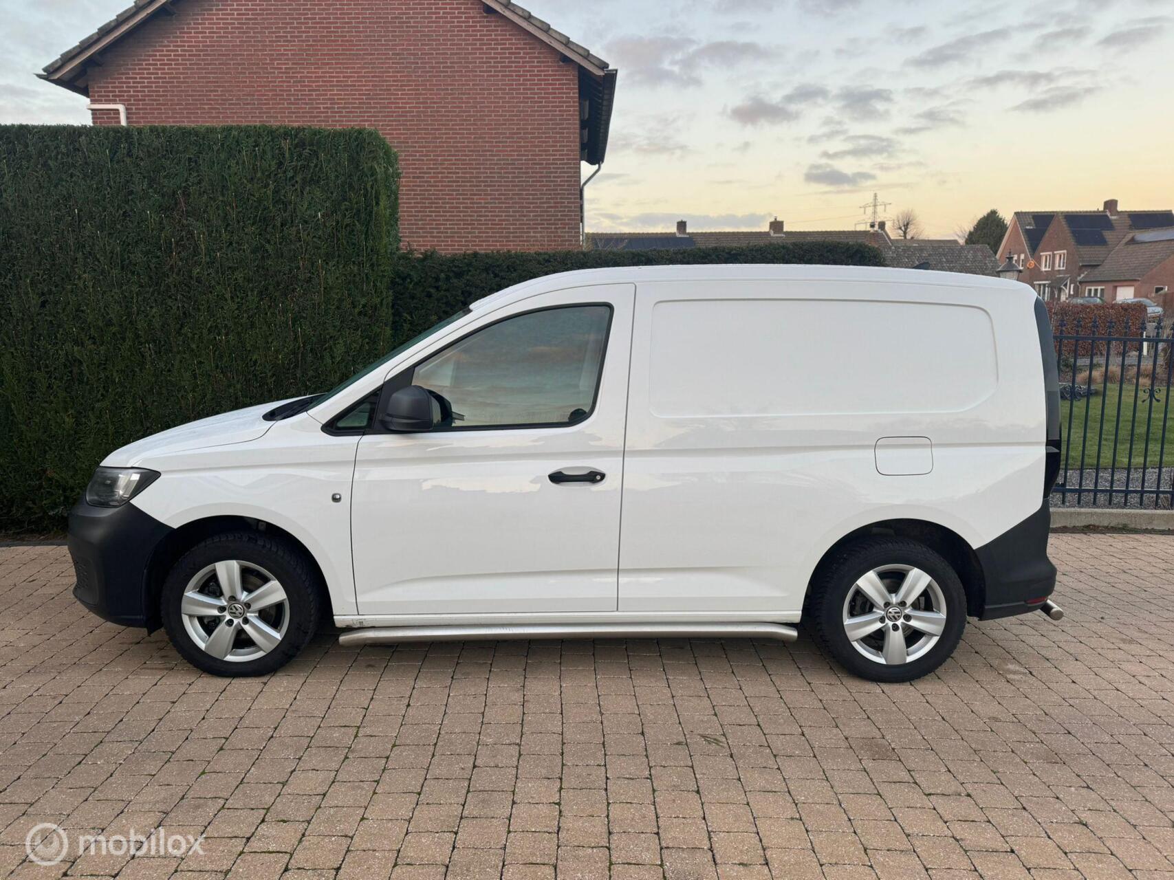 Foto van Volkswagen Caddy Modified Partition Wall