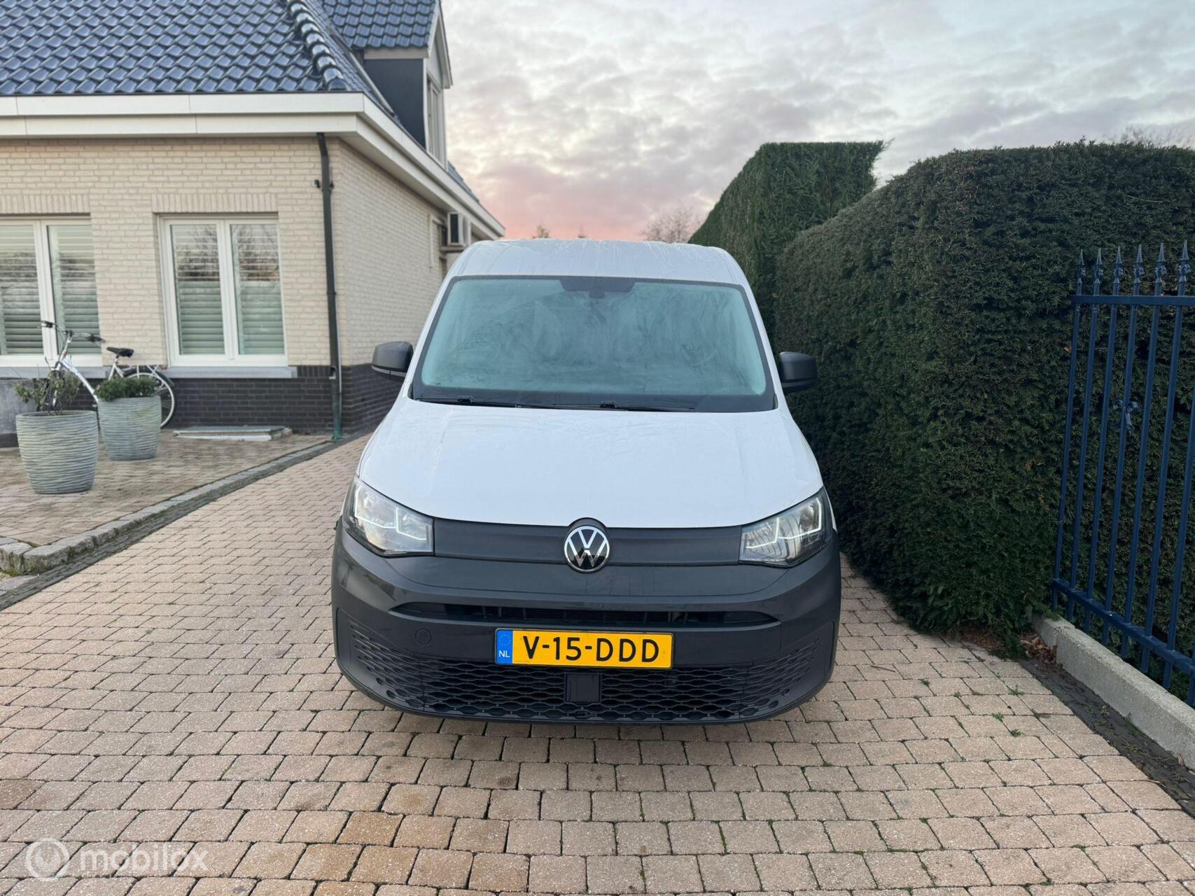 Foto van Volkswagen Caddy Modified Partition Wall