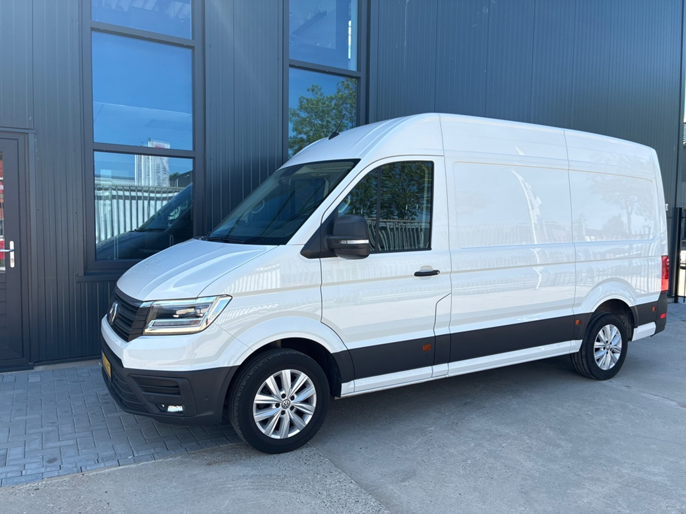 Volkswagen Crafter 30 2.0 TDI L3H3 2018 - voorkant