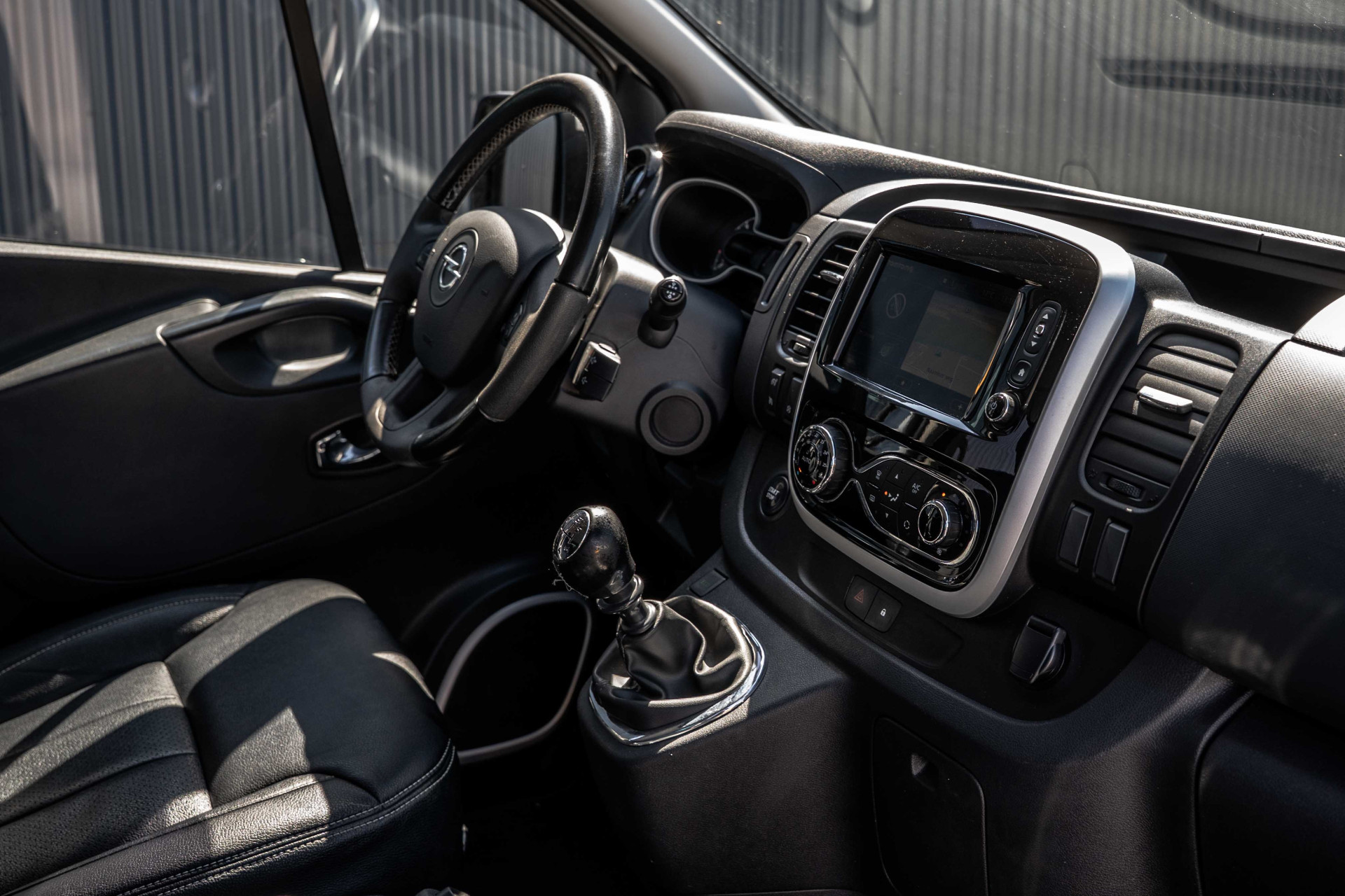 Foto van Opel Vivaro-b