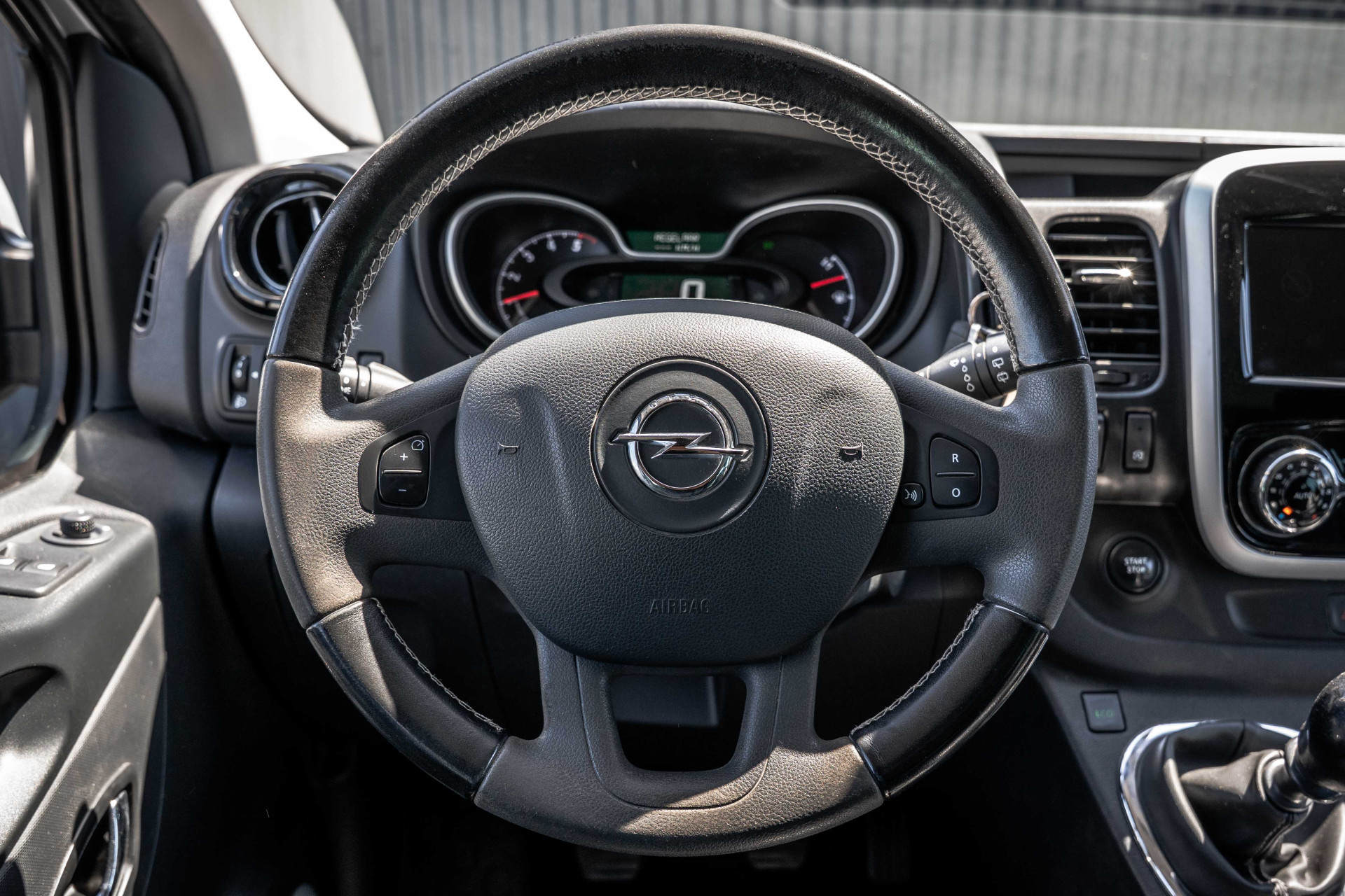 Foto van Opel Vivaro-b