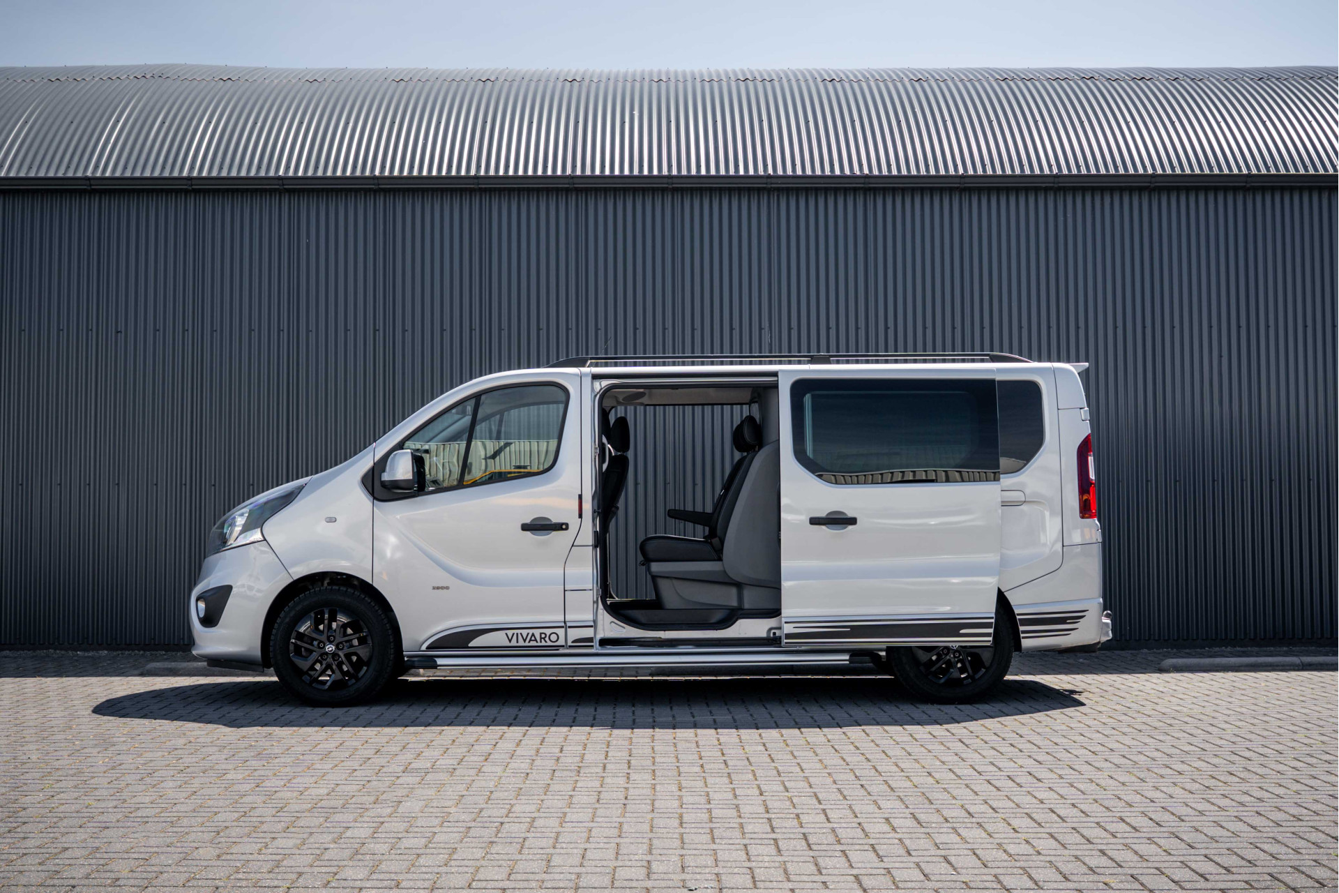 Foto van Opel Vivaro-b