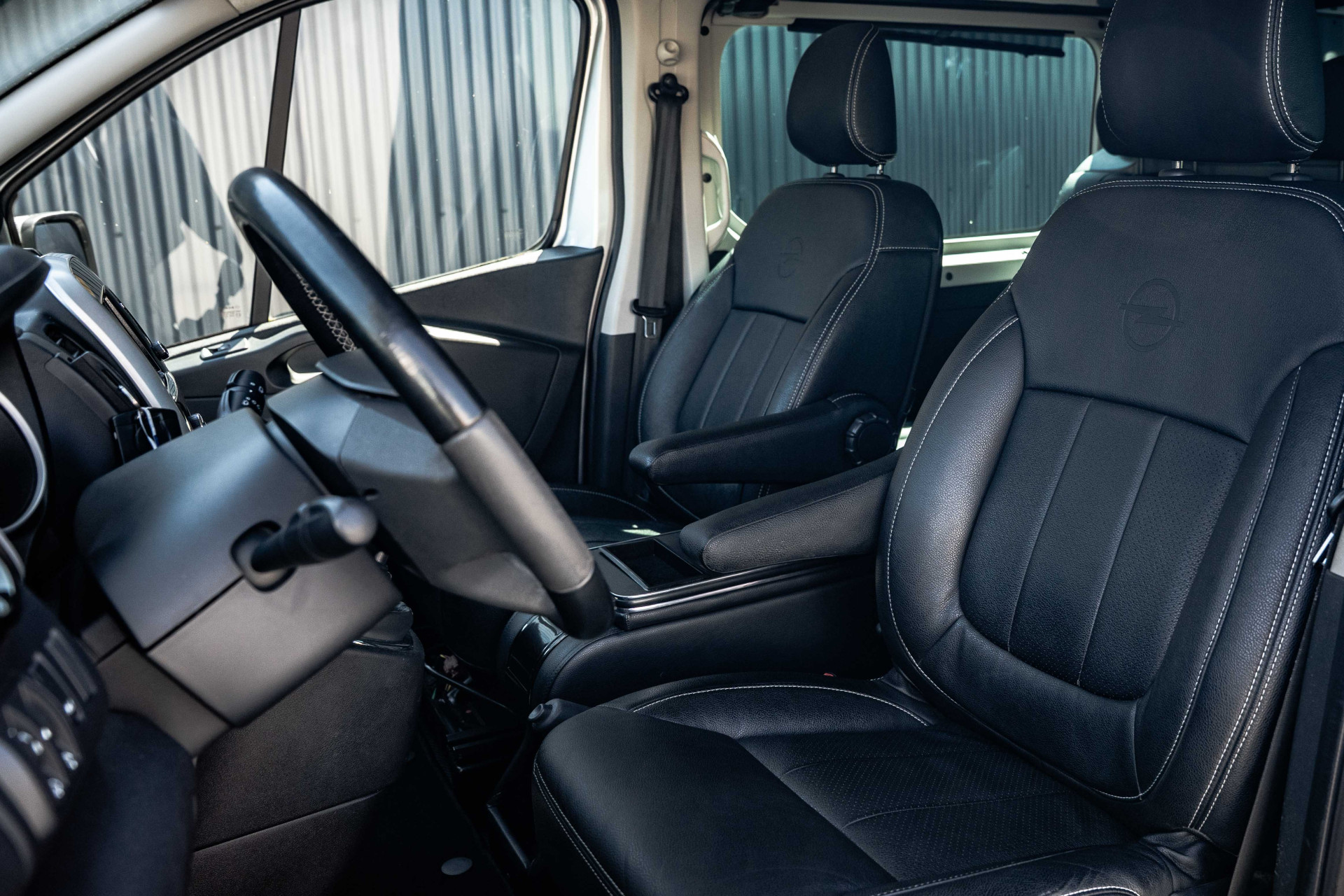 Foto van Opel Vivaro-b