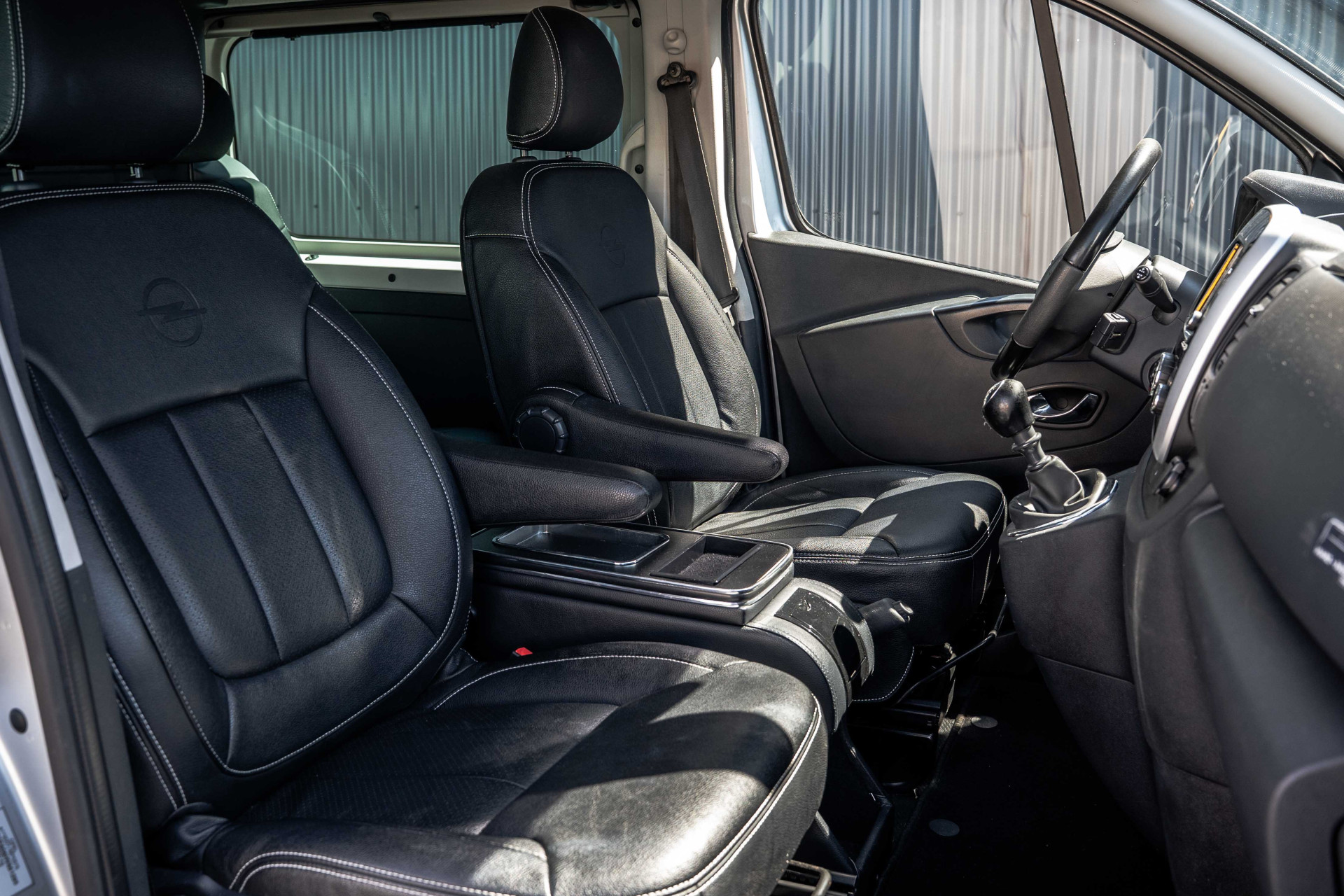 Foto van Opel Vivaro-b