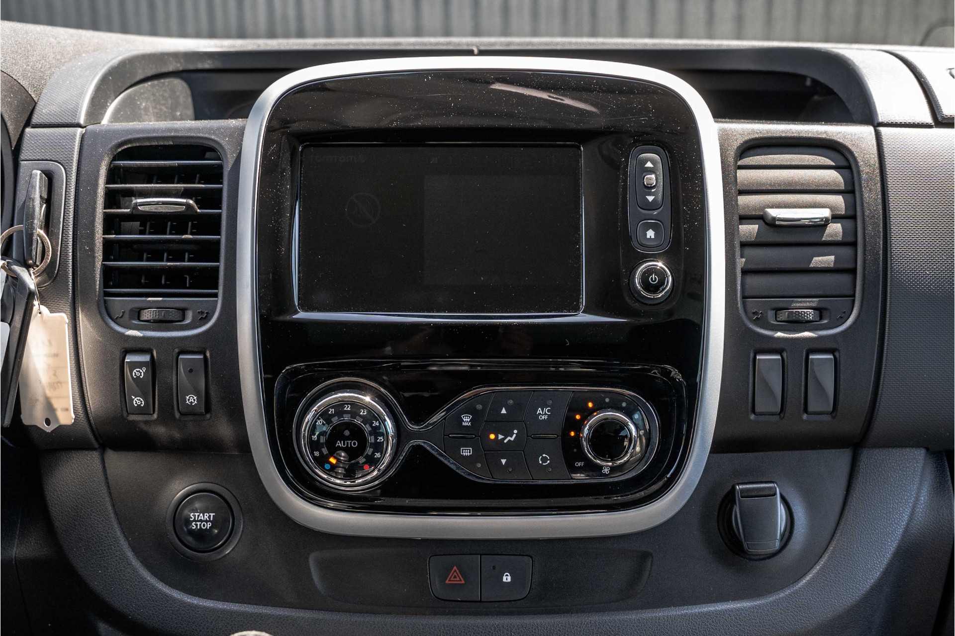 Foto van Opel Vivaro-b