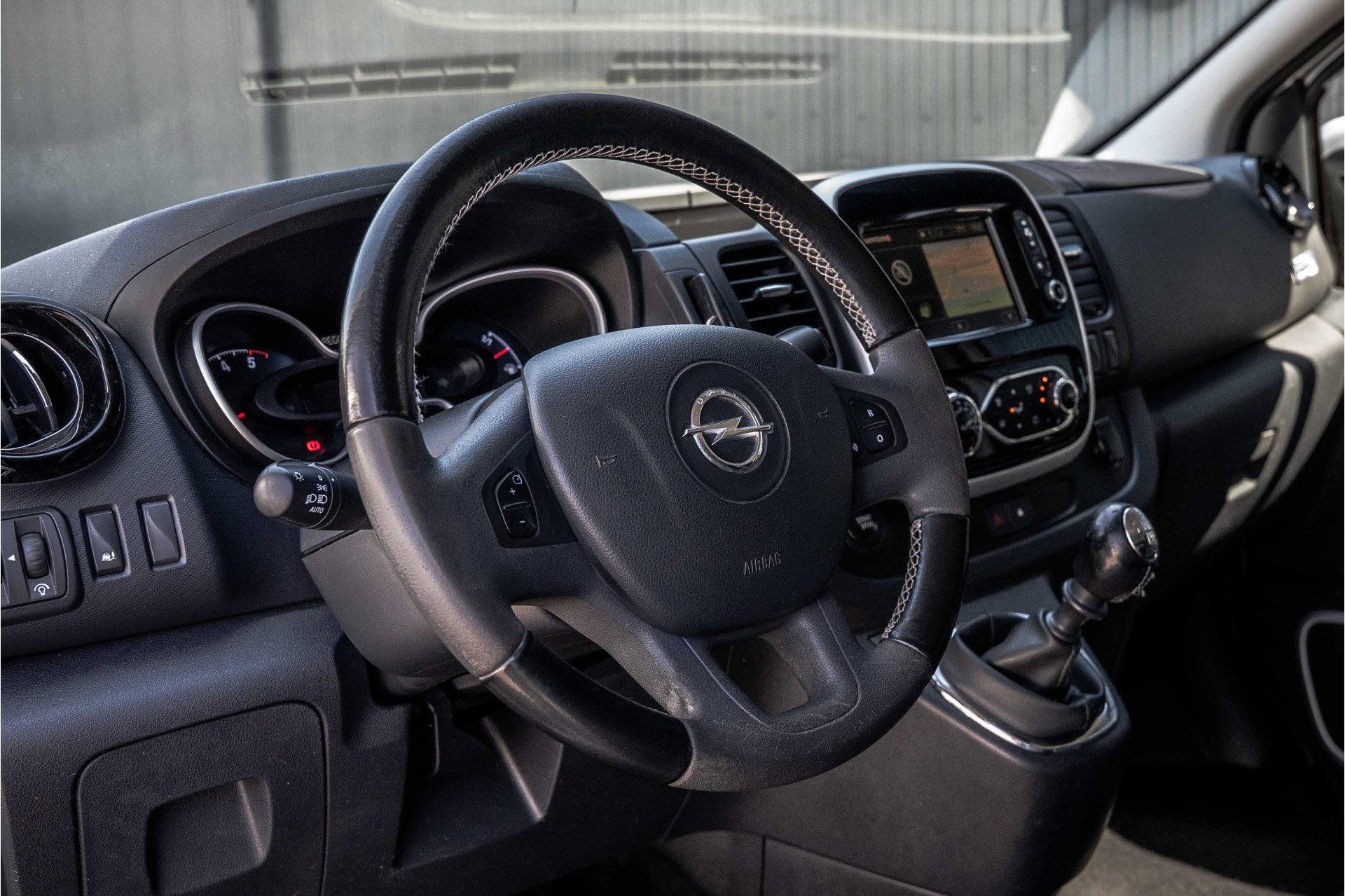 Foto van Opel Vivaro-b