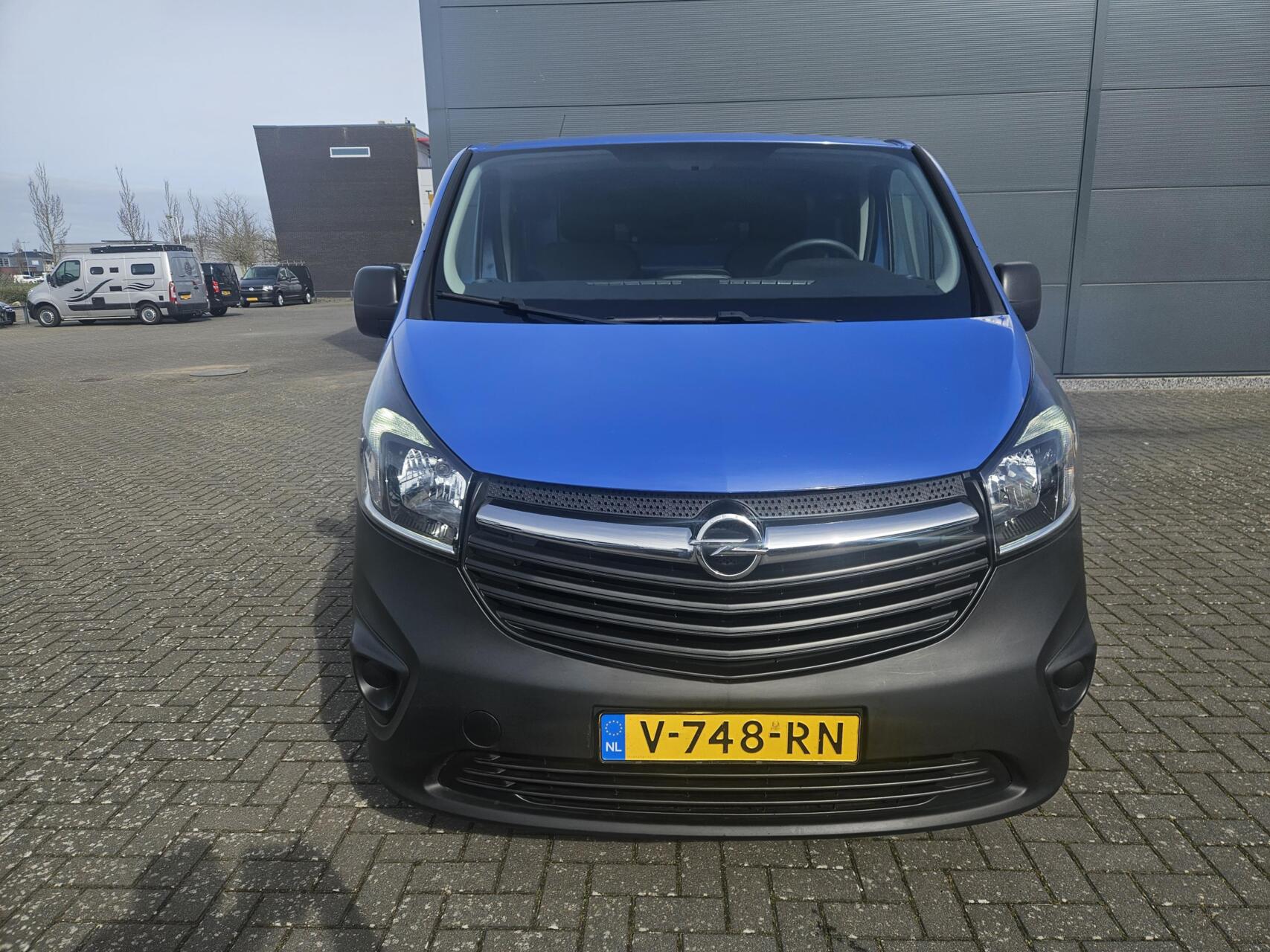 Foto van Opel Vivaro-b