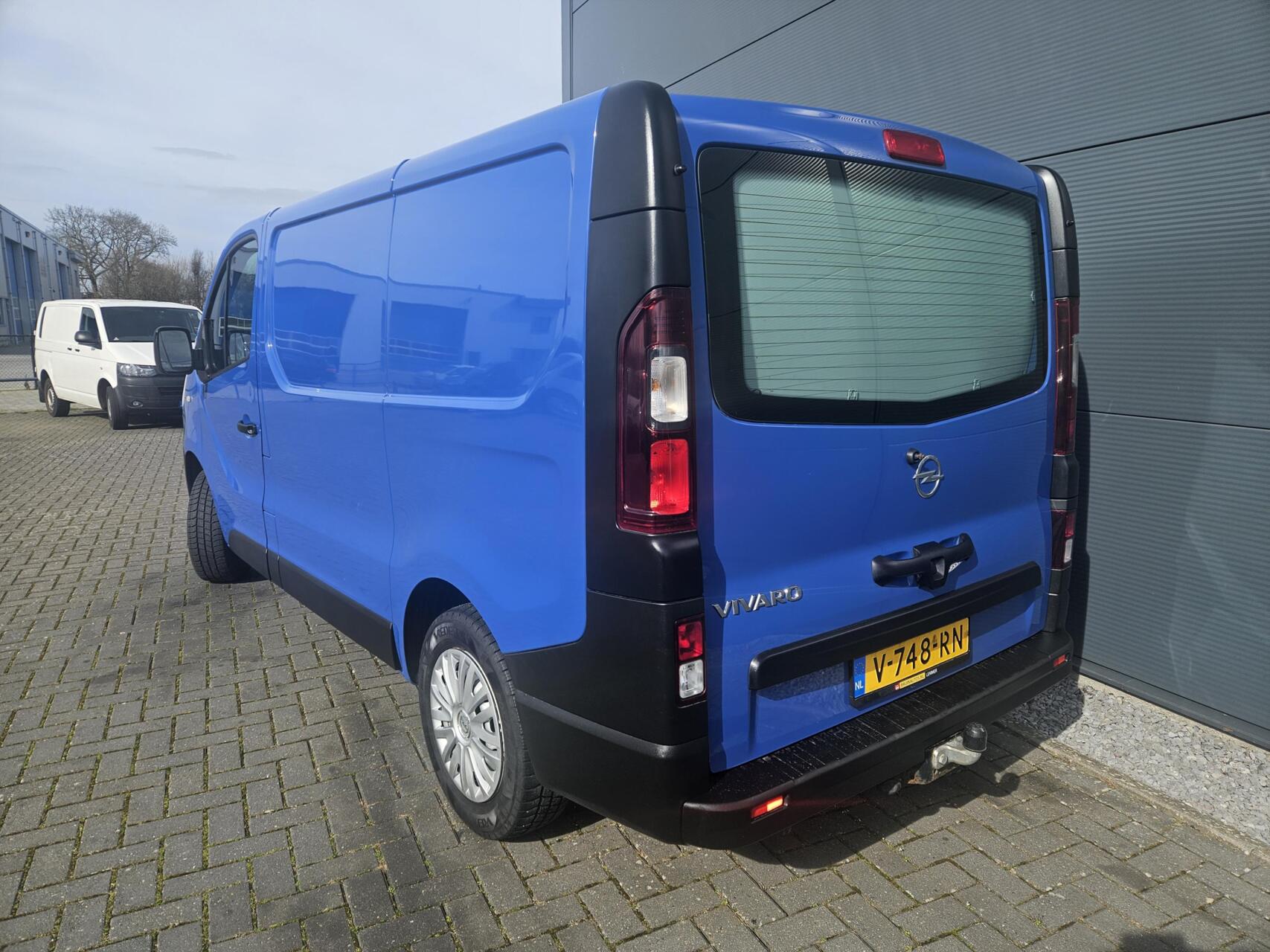 Foto van Opel Vivaro-b