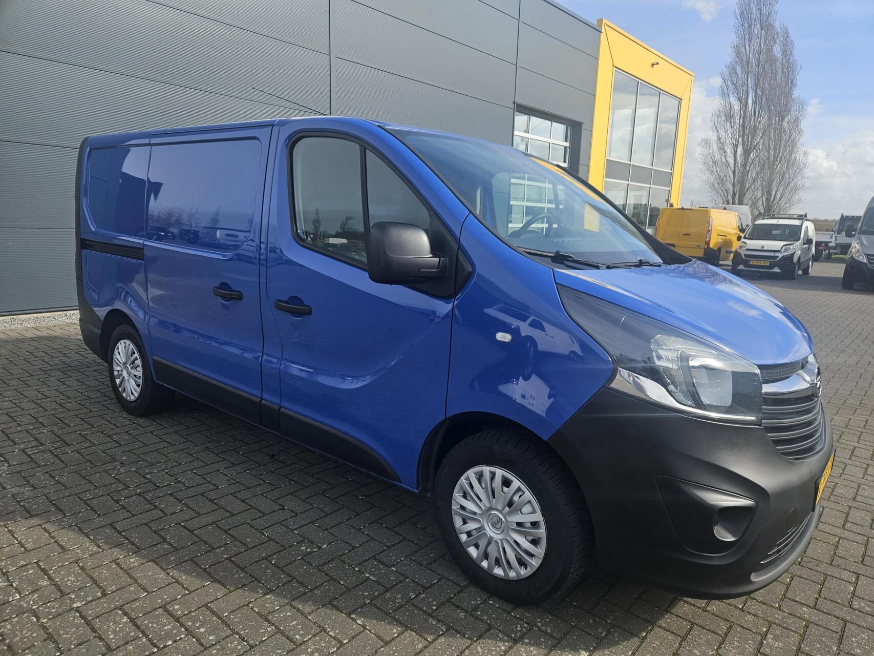 Foto van Opel Vivaro-b