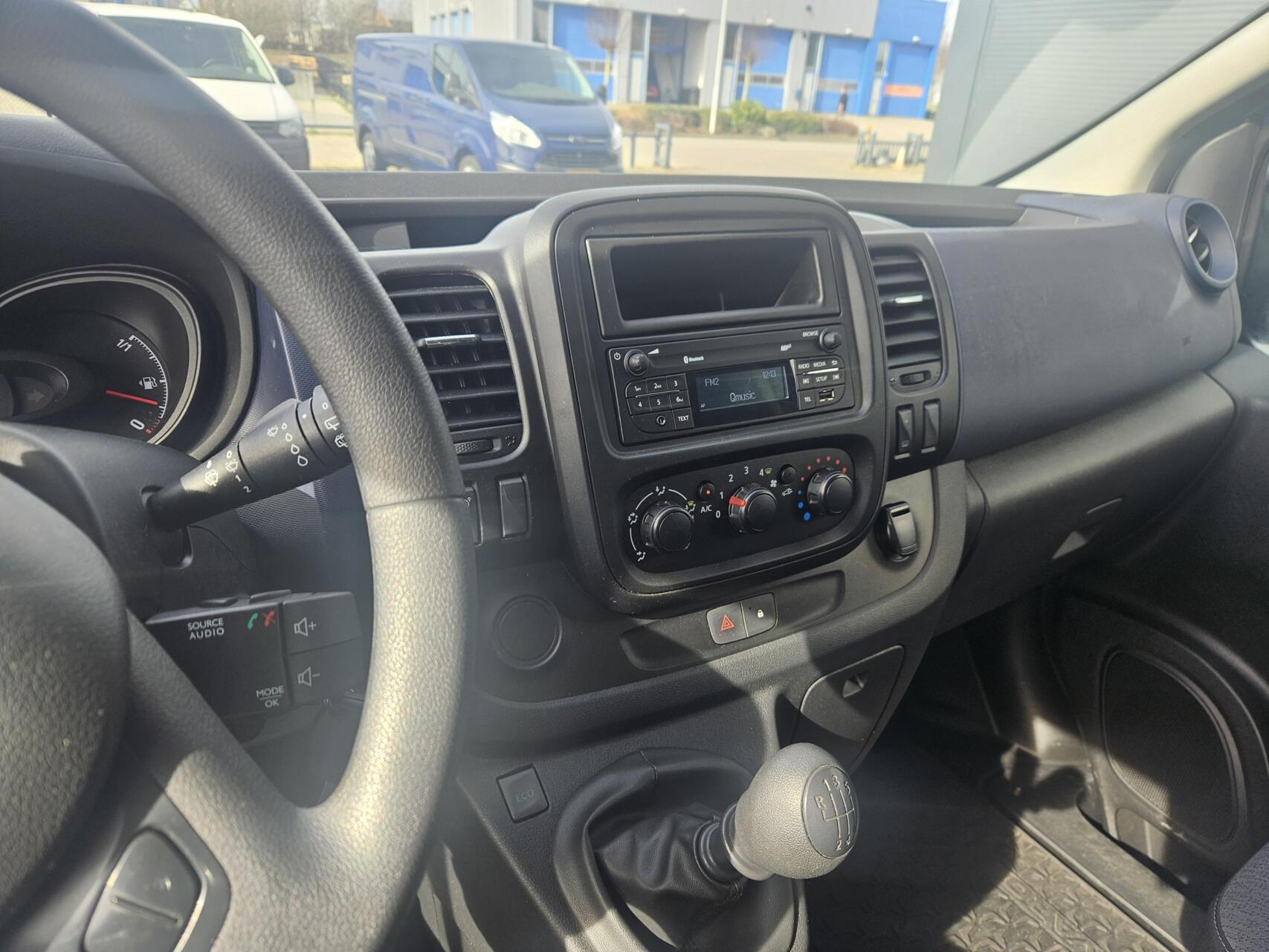 Foto van Opel Vivaro-b