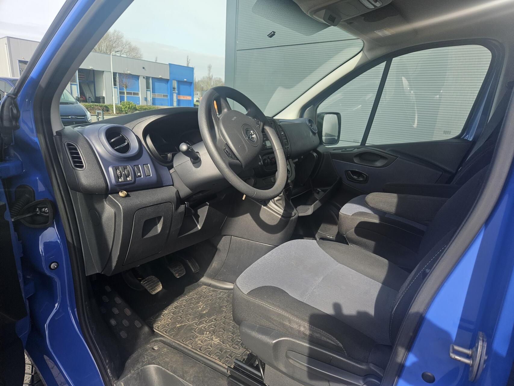 Foto van Opel Vivaro-b