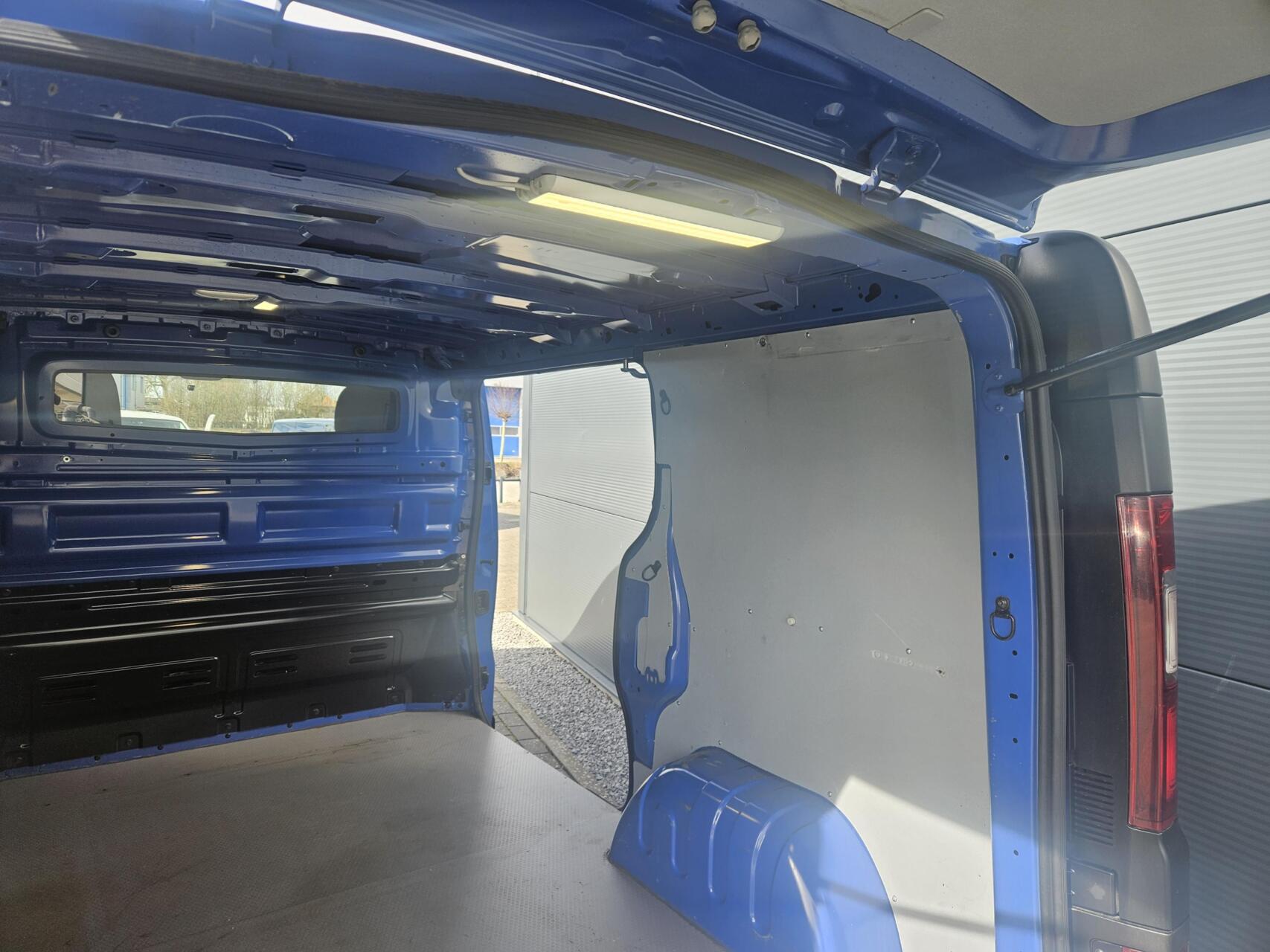 Foto van Opel Vivaro-b