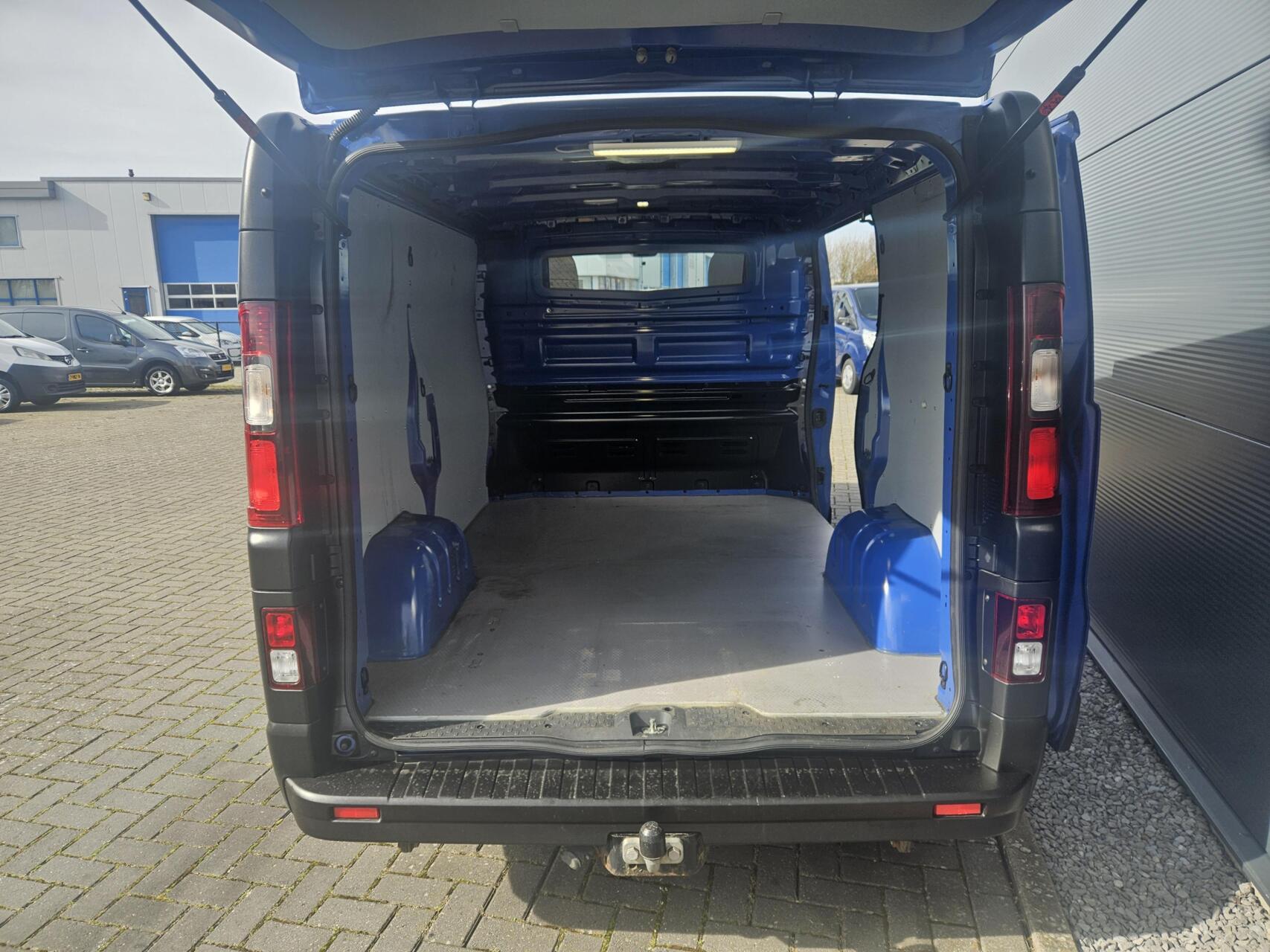 Foto van Opel Vivaro-b