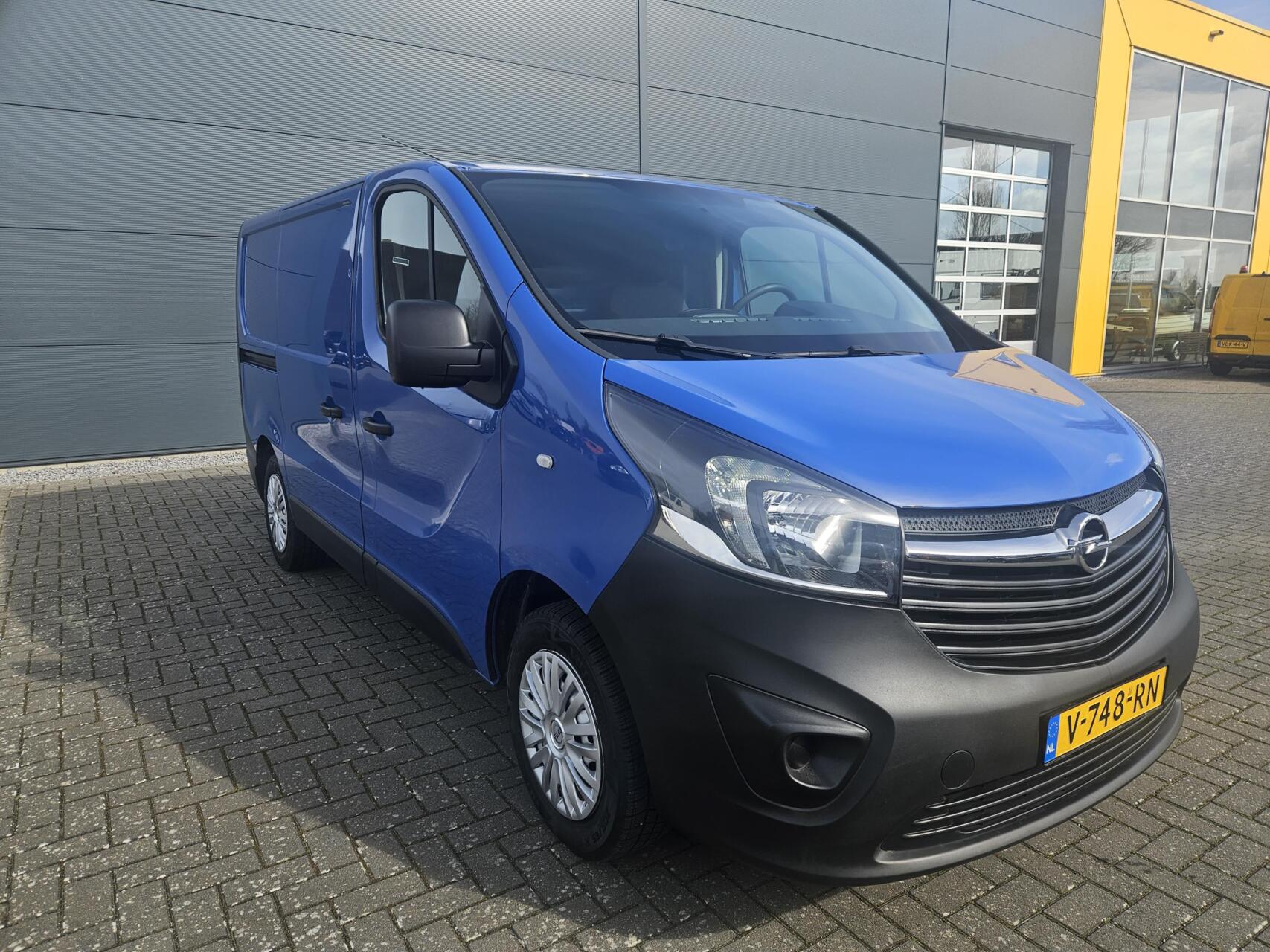 Foto van Opel Vivaro-b