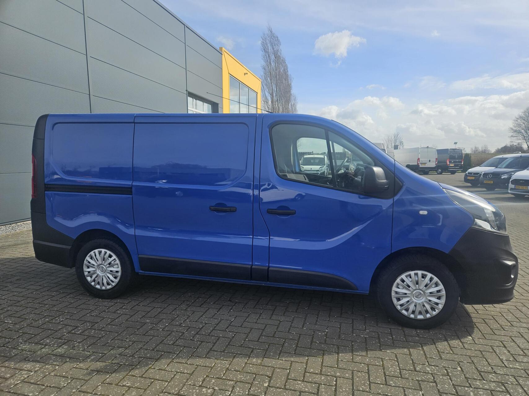 Foto van Opel Vivaro-b