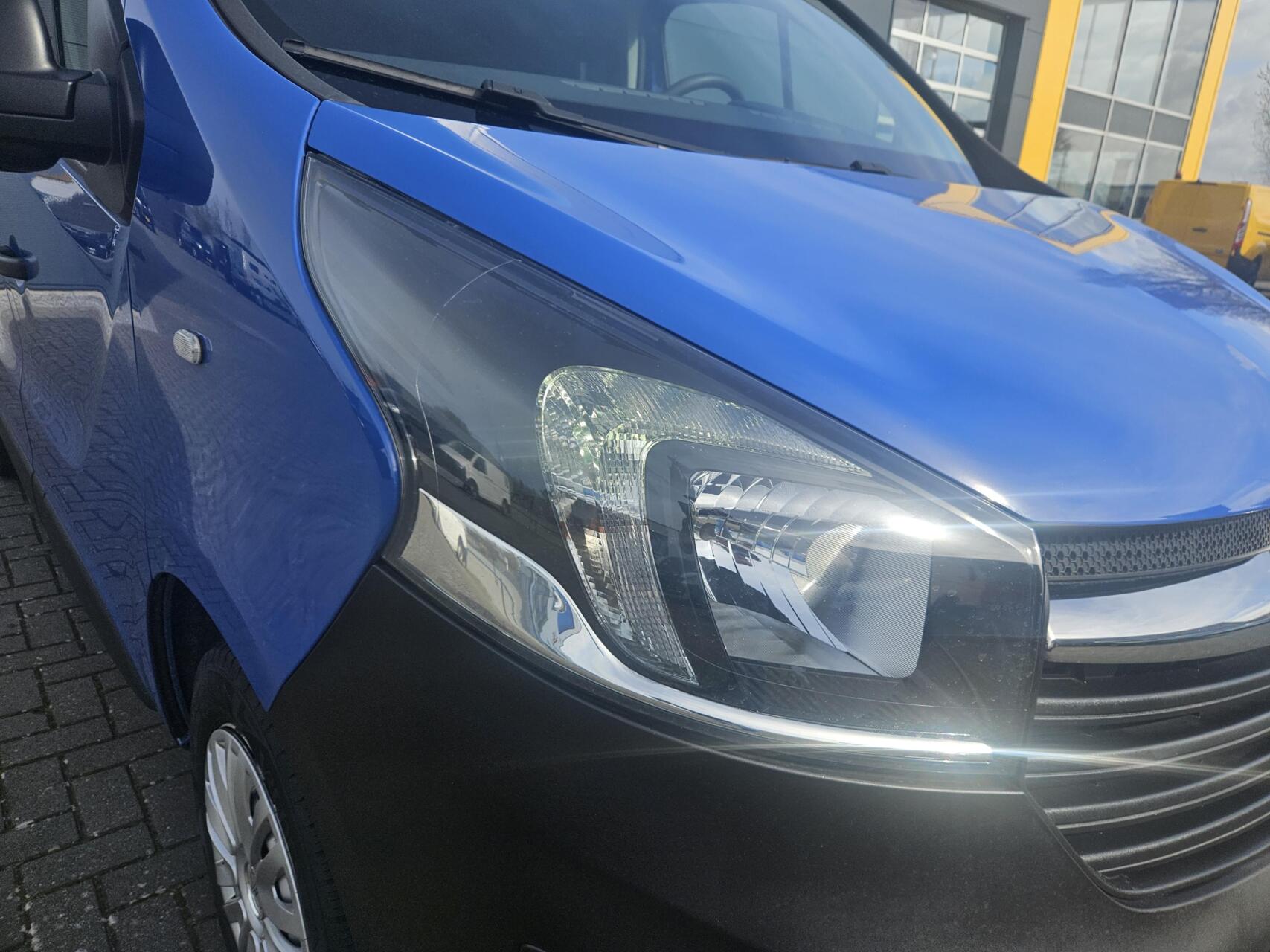 Foto van Opel Vivaro-b
