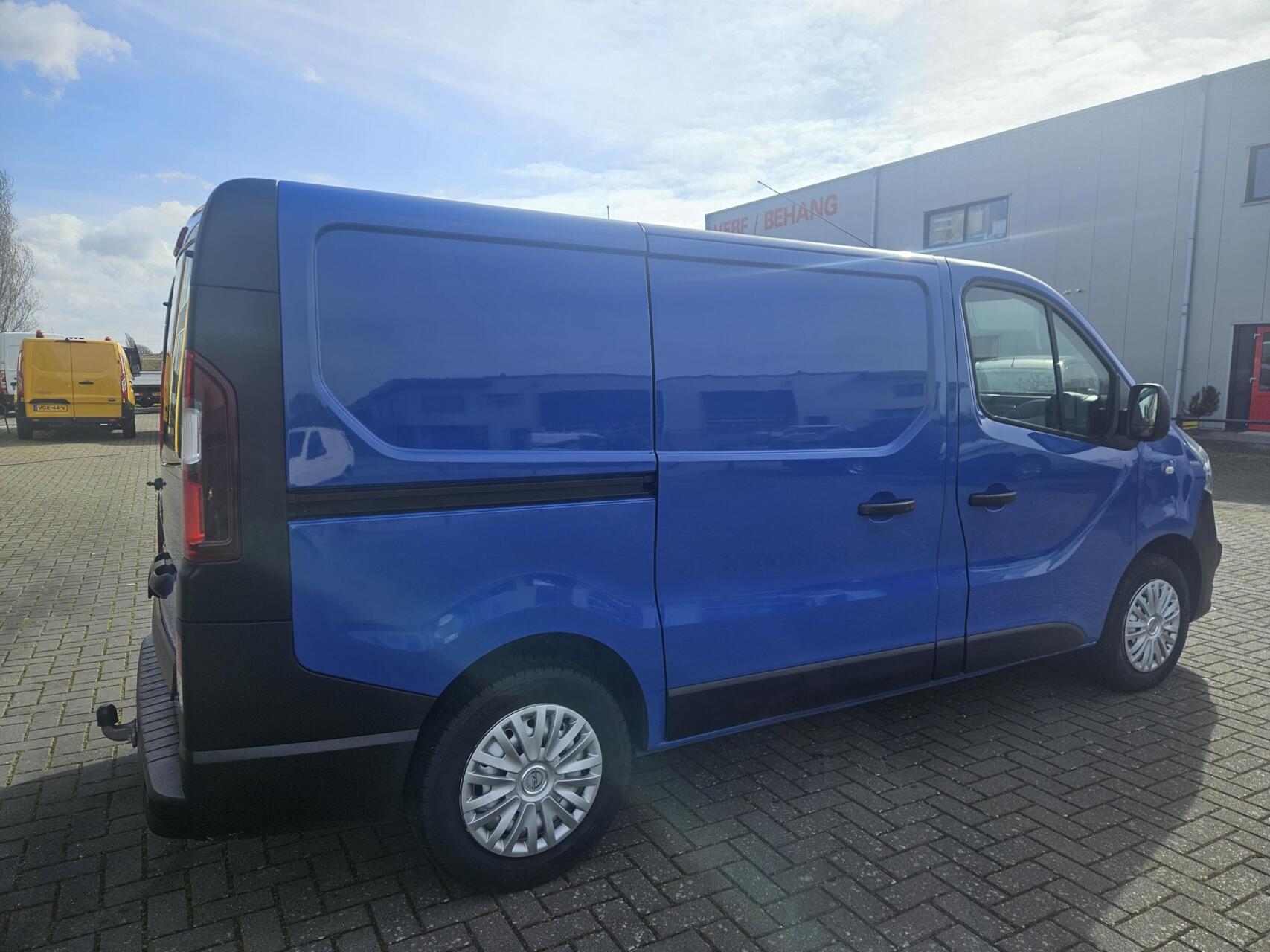 Foto van Opel Vivaro-b