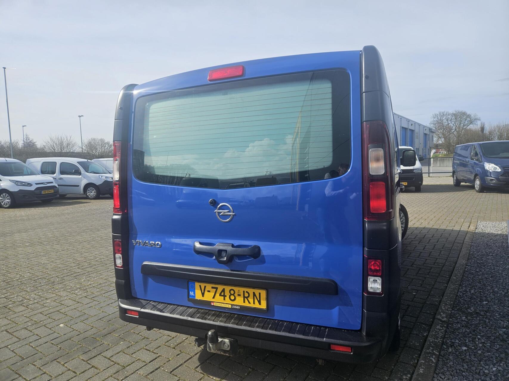 Foto van Opel Vivaro-b