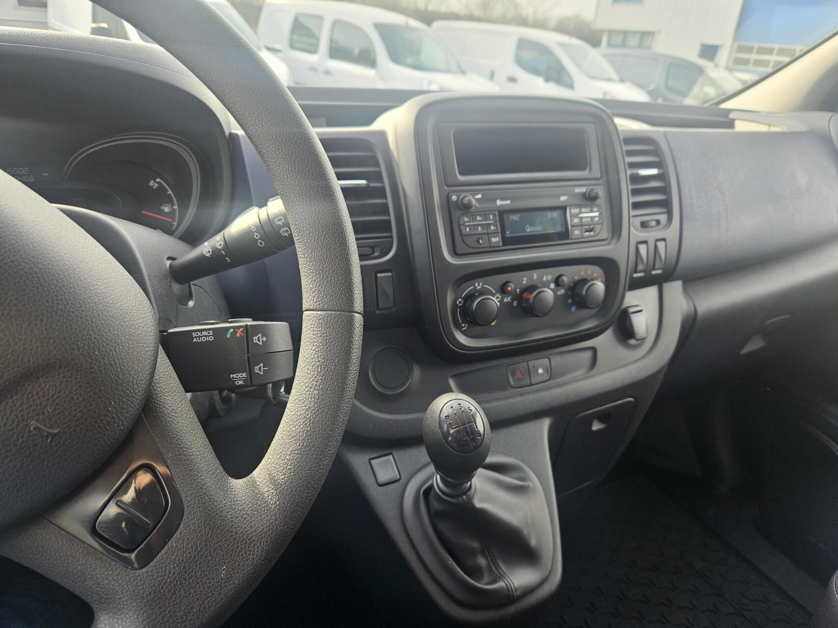 Foto van Opel Vivaro-b