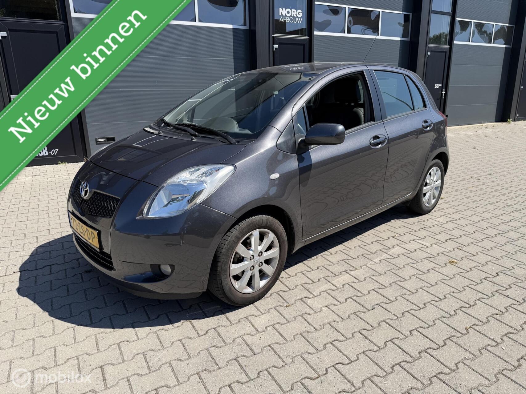 Toyota Toyota Yaris 1.3 VVTi Luna automaat leer km 17.000 nap 2008 - voorkant