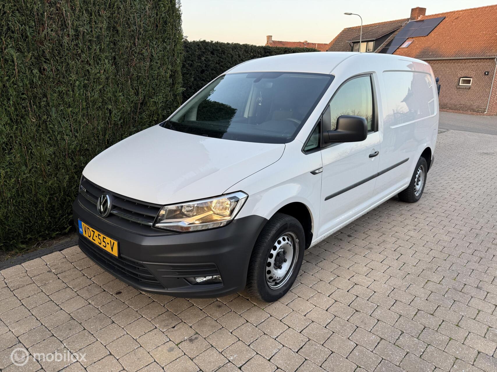 Foto van Volkswagen Caddy Modified Partition Wall
