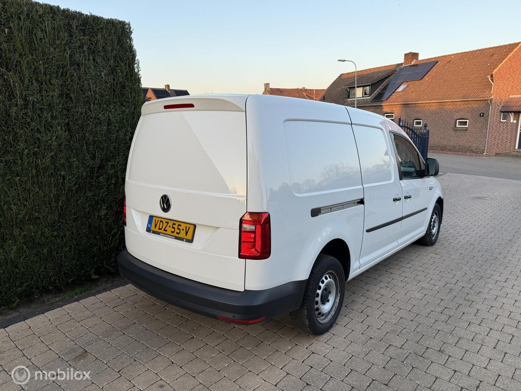 Foto van Volkswagen Caddy Modified Partition Wall