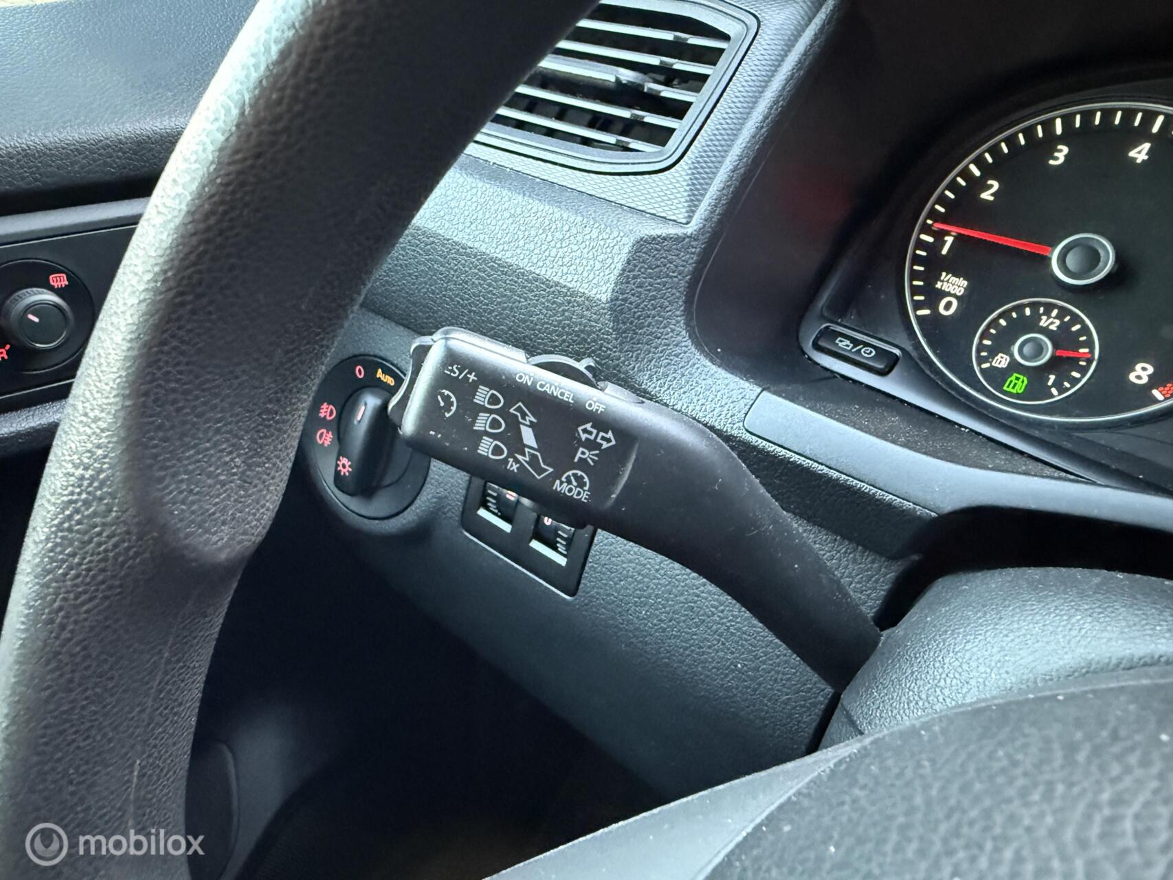 Foto van Volkswagen Caddy Modified Partition Wall