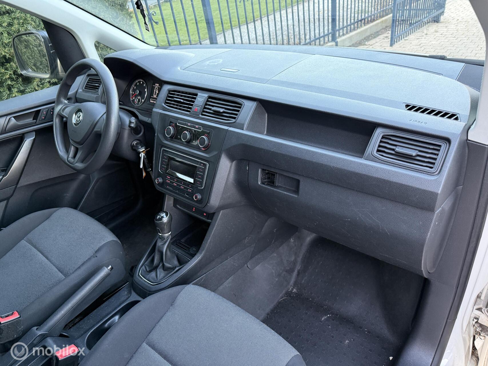 Foto van Volkswagen Caddy Modified Partition Wall