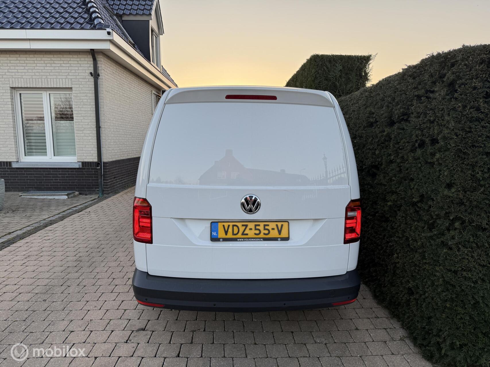 Foto van Volkswagen Caddy Modified Partition Wall