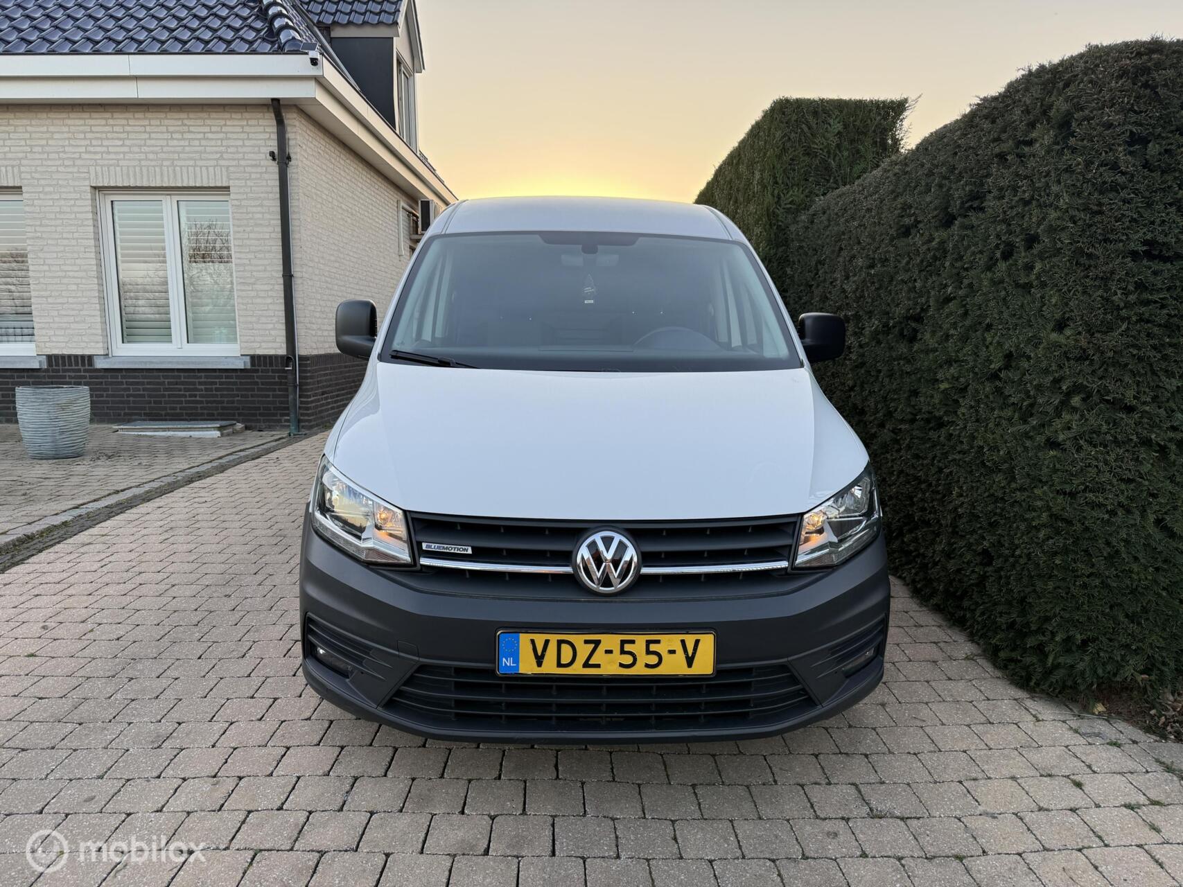 Foto van Volkswagen Caddy Modified Partition Wall