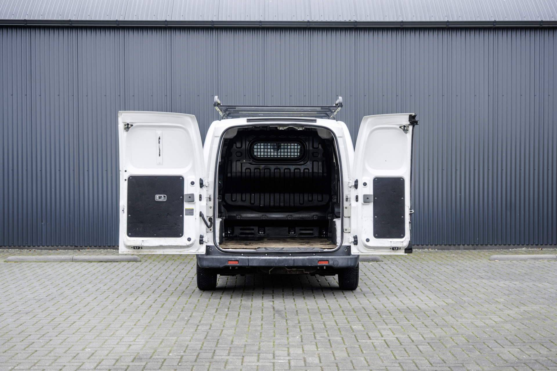 Foto van Nissan E-nv200