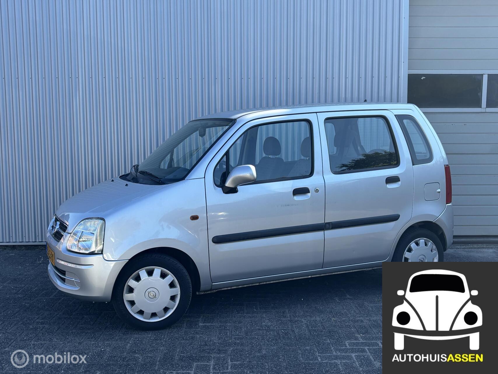 Opel Agila 1.2-16V Comfort 2003 - voorkant