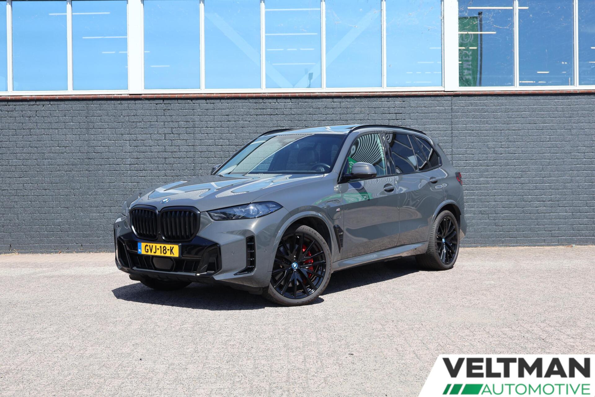 BMW X5 Xdrive50e xDrive50e M-SPORT PRO PANO INDIVIDUAL SKY LOUNGE 22INCH TREKHAAK H&K 2023 - voorkant