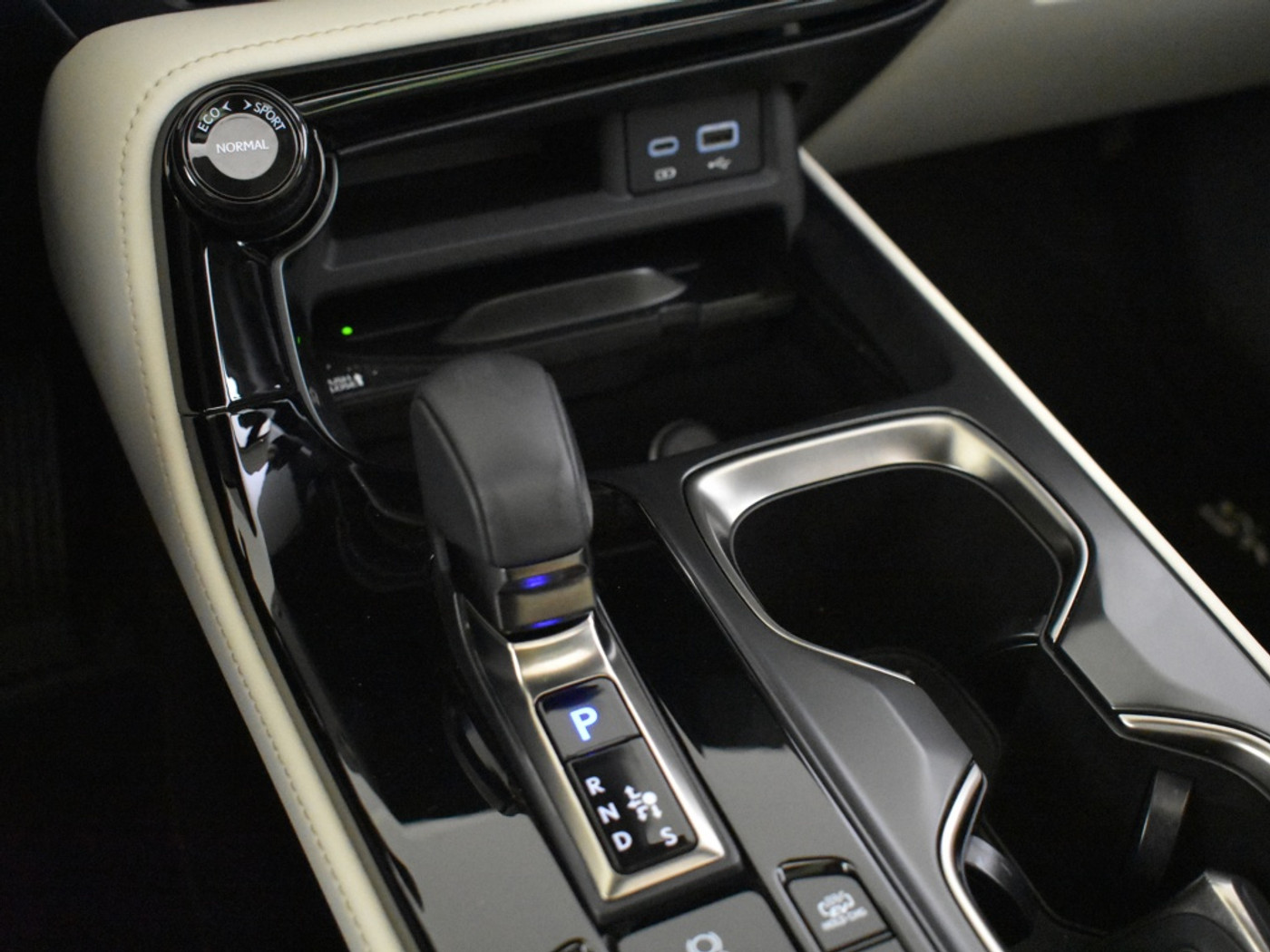 Foto van Lexus Lexus Nx450h+