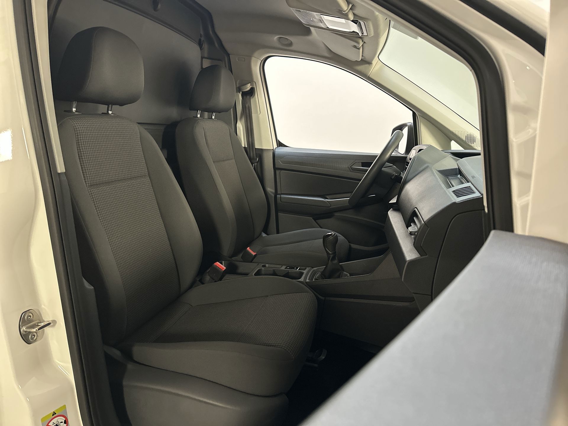 Foto van Volkswagen Caddy Modified Partition Wall