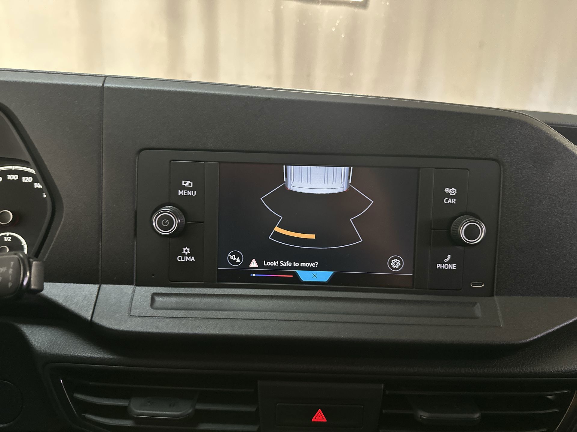 Foto van Volkswagen Caddy Modified Partition Wall
