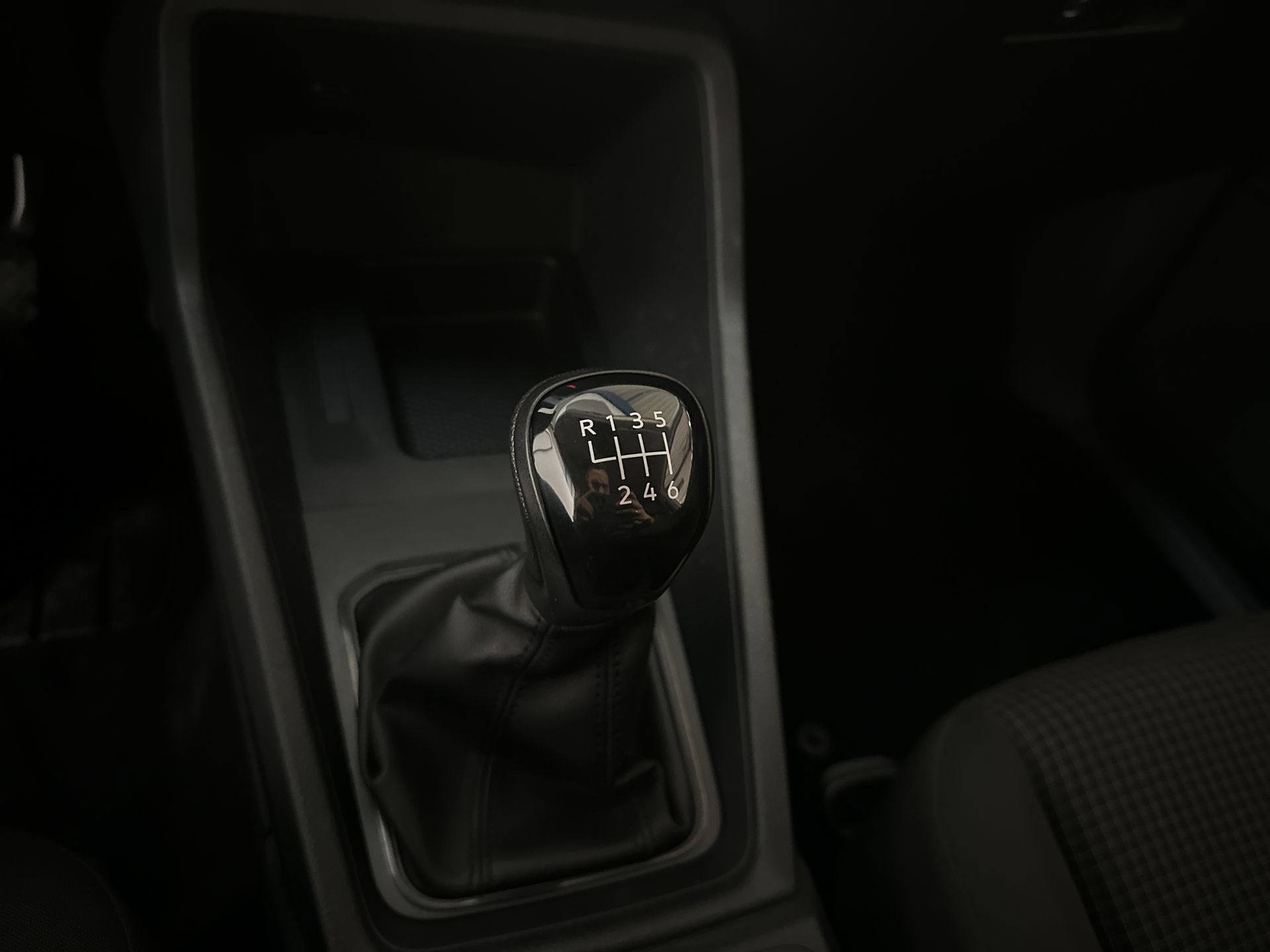Foto van Volkswagen Caddy Modified Partition Wall