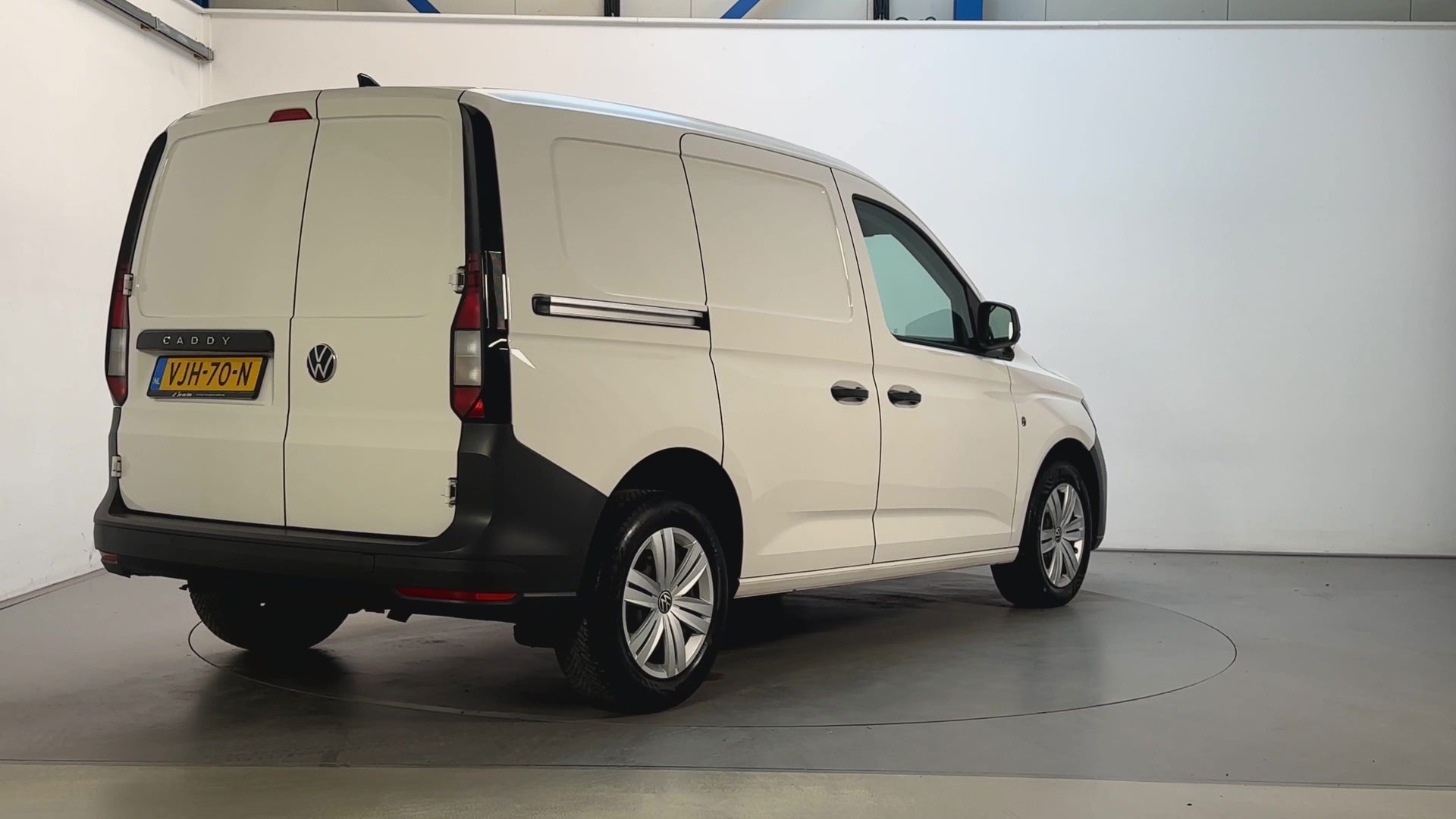 Foto van Volkswagen Caddy Modified Partition Wall