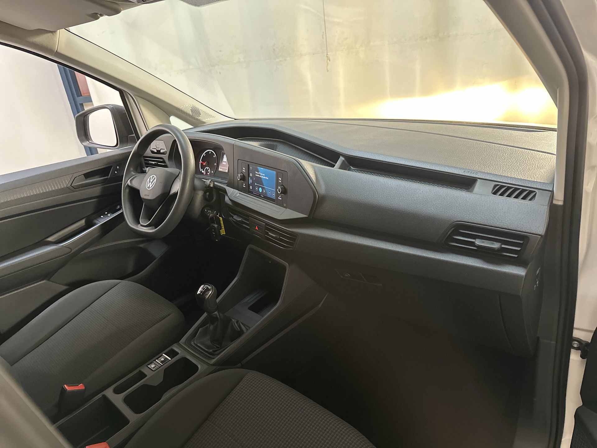 Foto van Volkswagen Caddy Modified Partition Wall