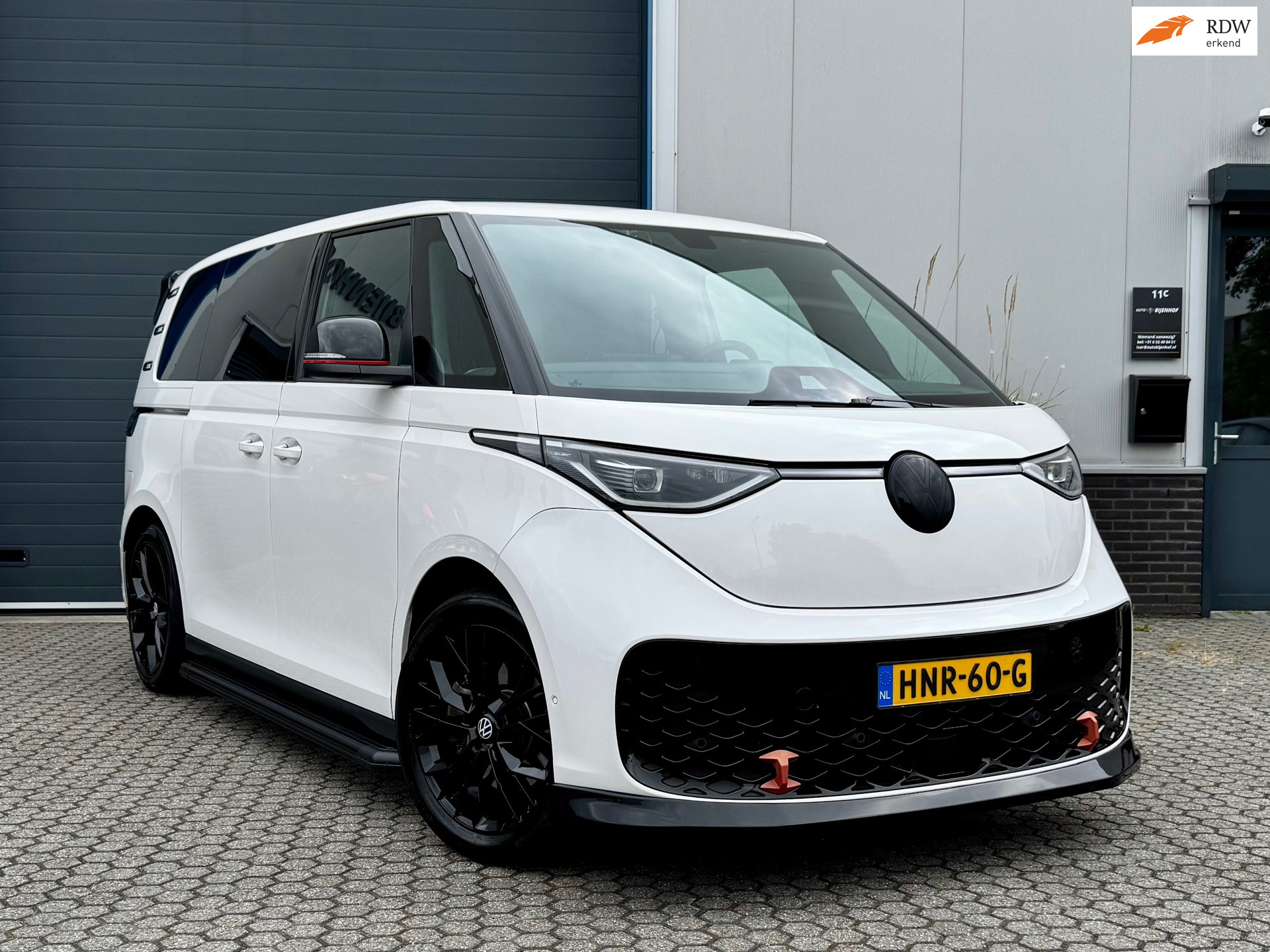 Volkswagen Id. Buzz Pro 150 KW 1st 77kWh | Red Accent pakket | IQ Light | 5 Persoons | 2x elektrisch schuifdeur | Trekhaak 2023 - voorkant