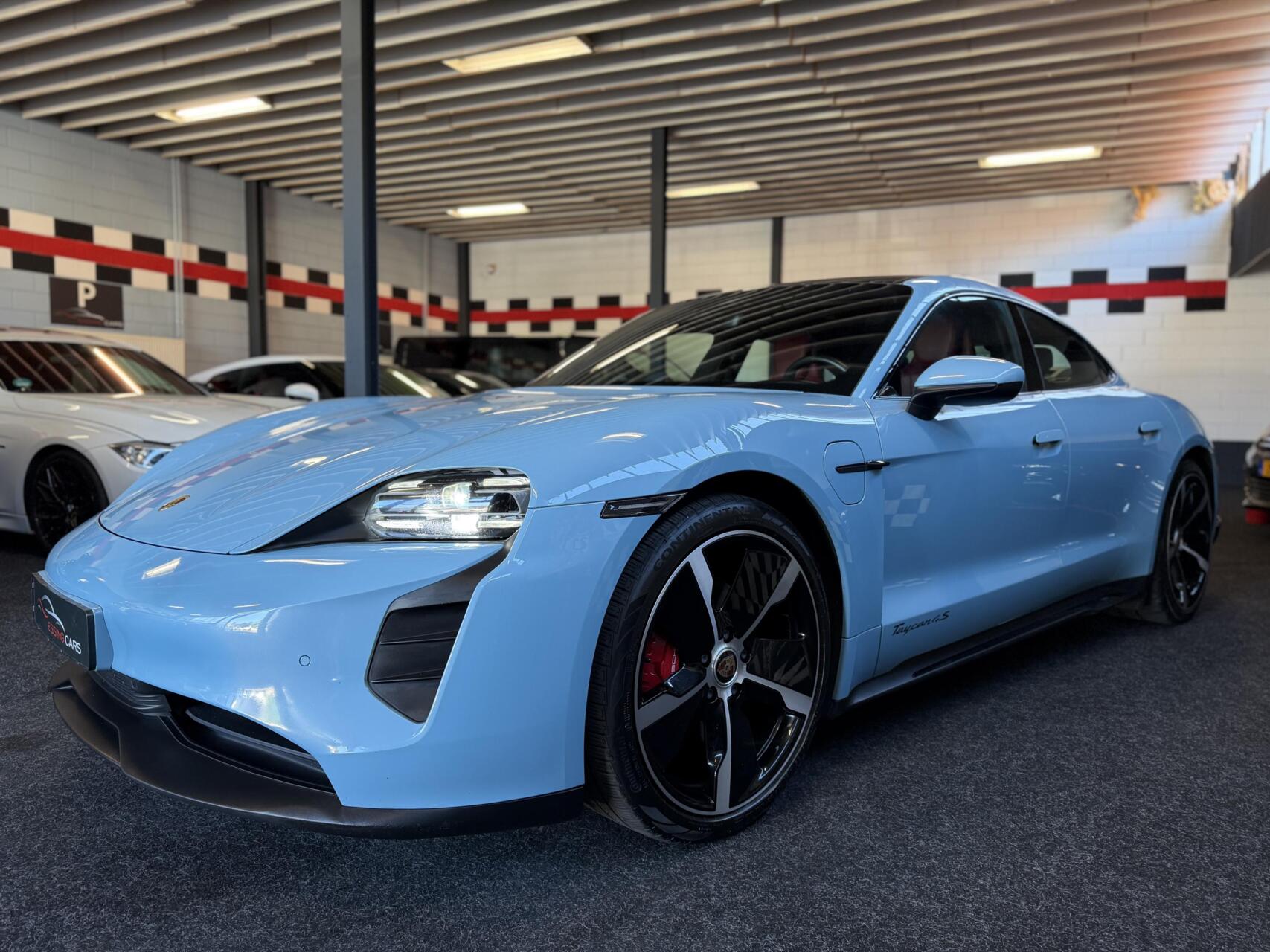 Foto van Porsche Taycan 4s