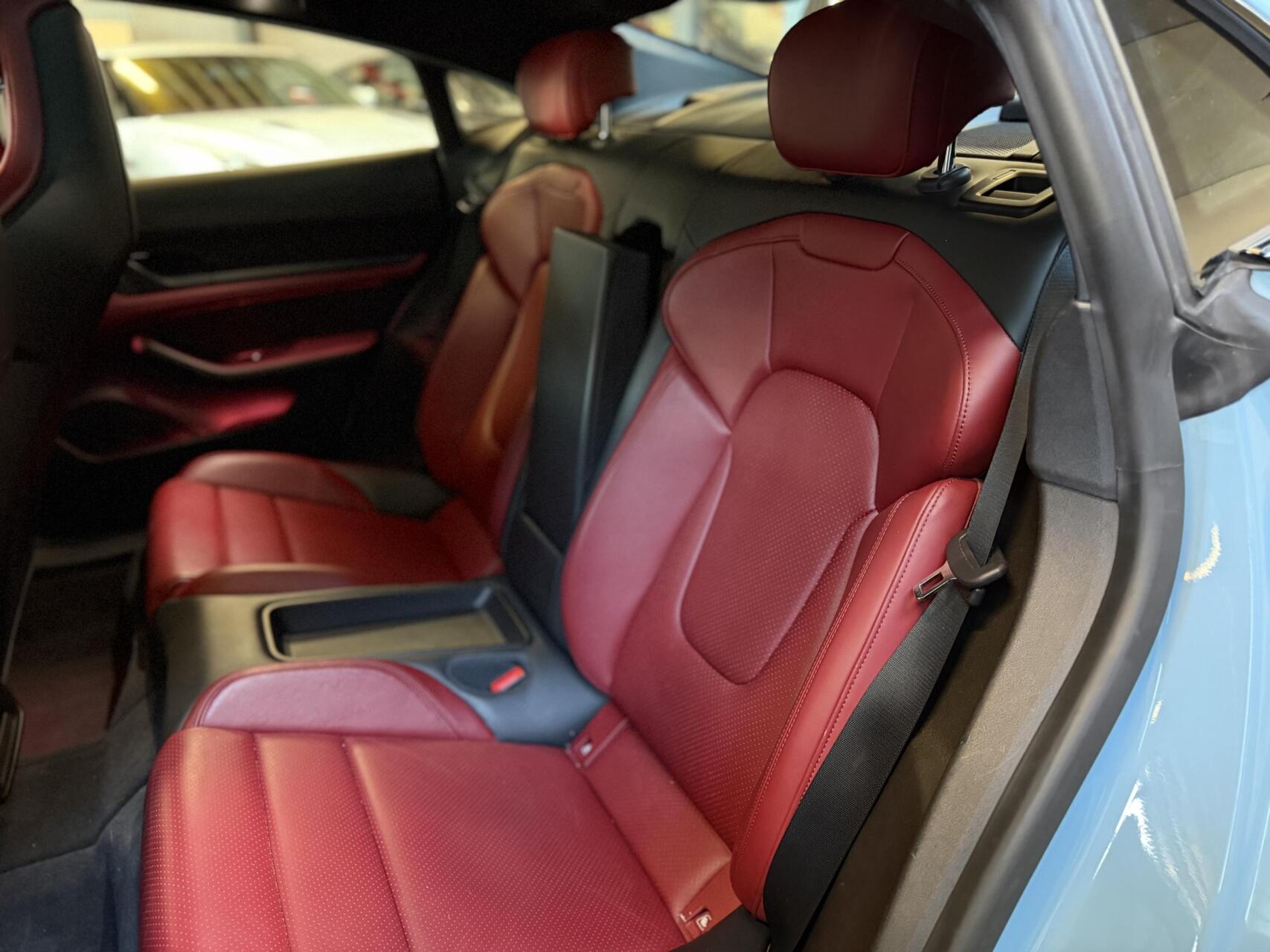 Foto van Porsche Taycan 4s