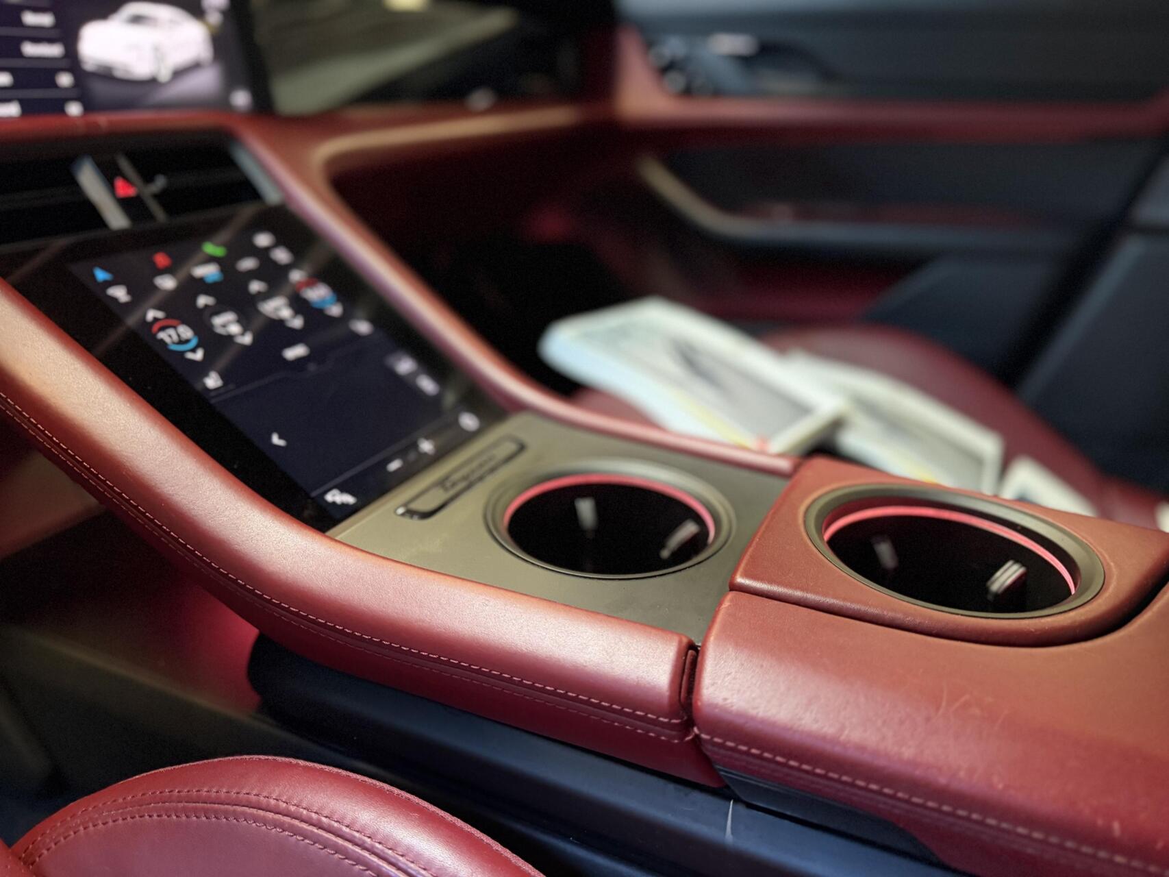 Foto van Porsche Taycan 4s