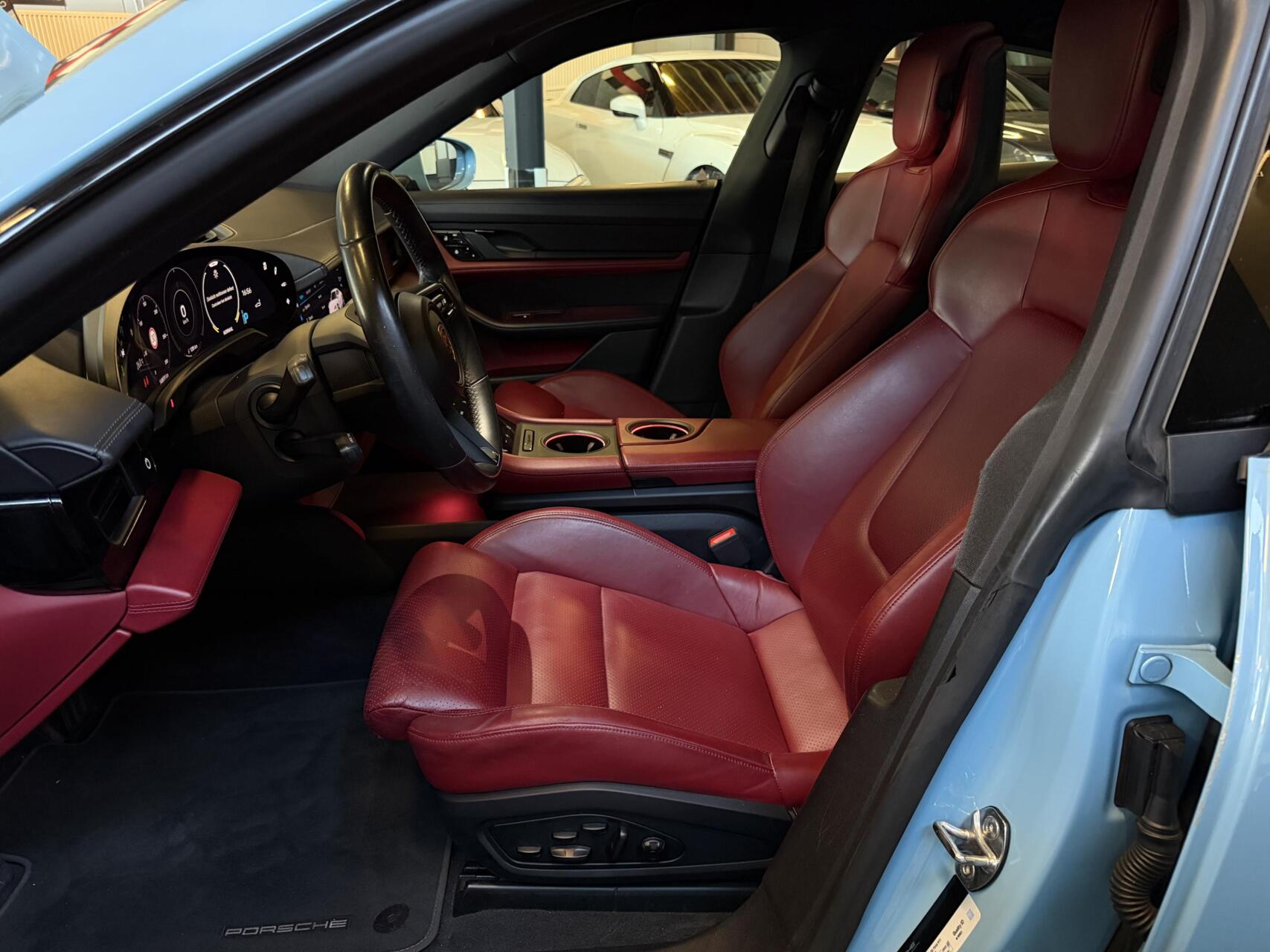 Foto van Porsche Taycan 4s