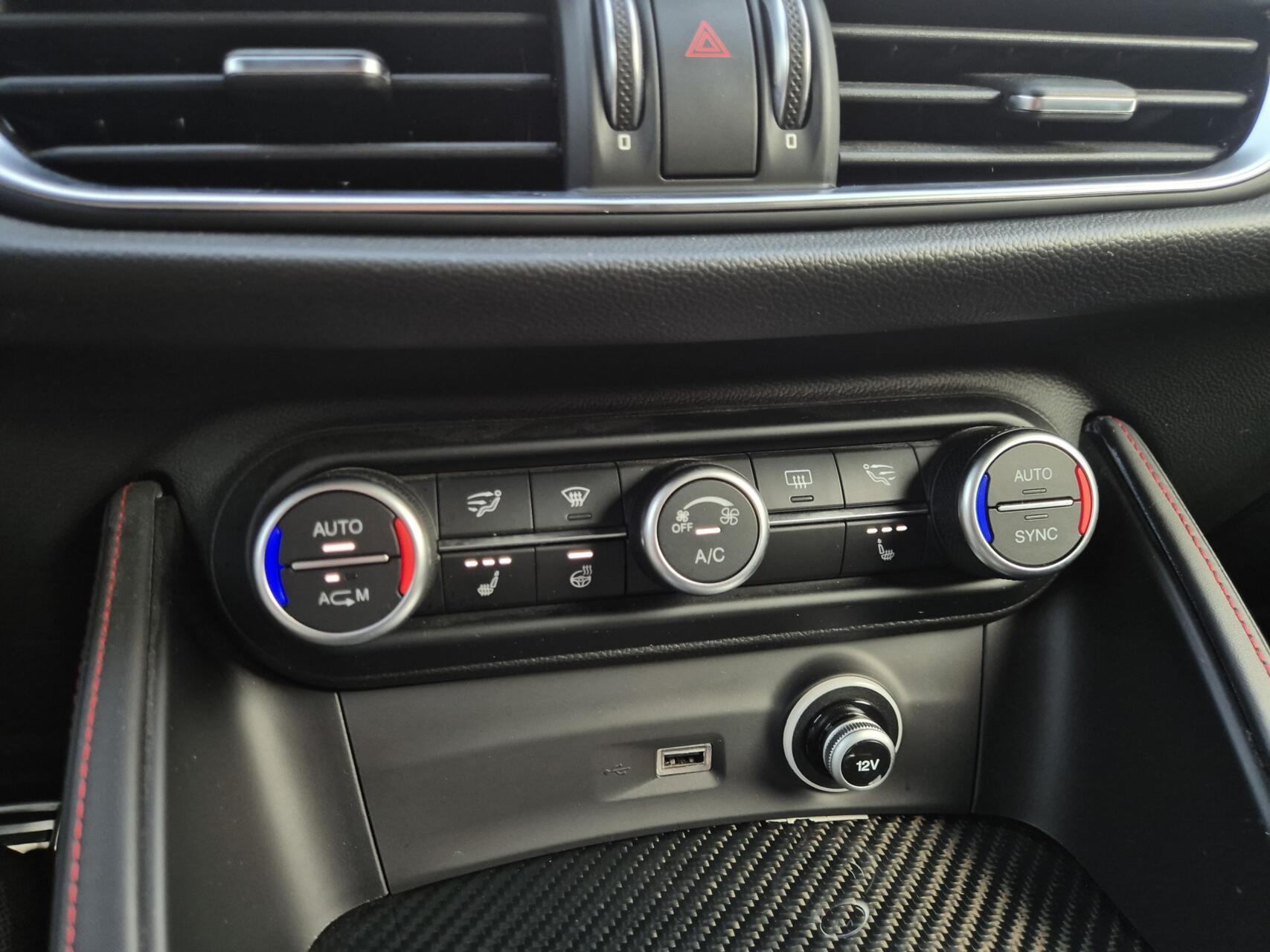Foto van Alfa Romeo Stelvio Quadrifoglio
