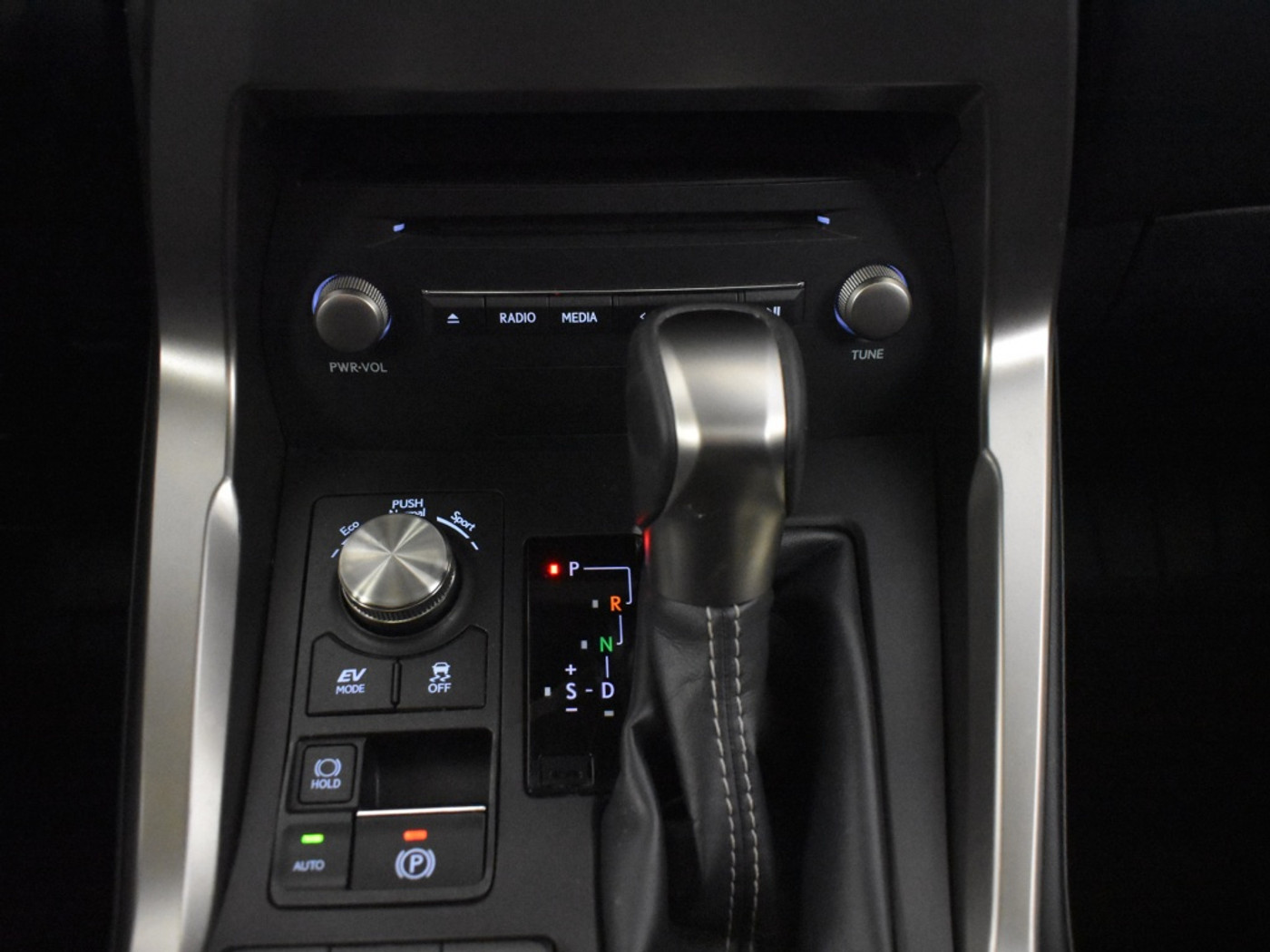 Foto van Lexus NX