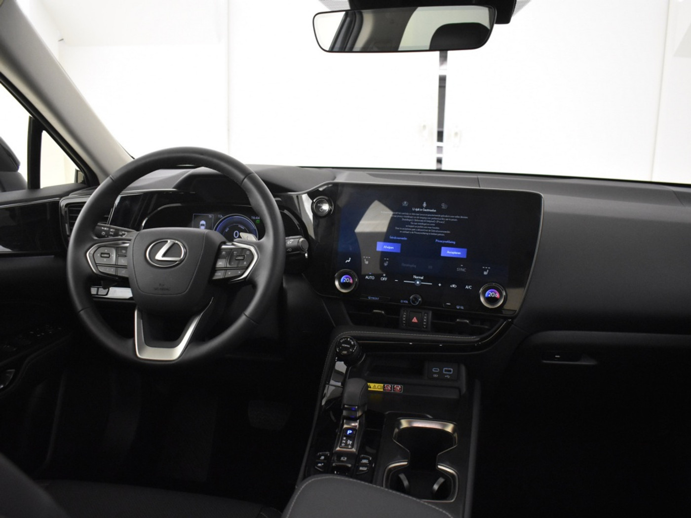 Foto van Lexus Lexus Nx450h+