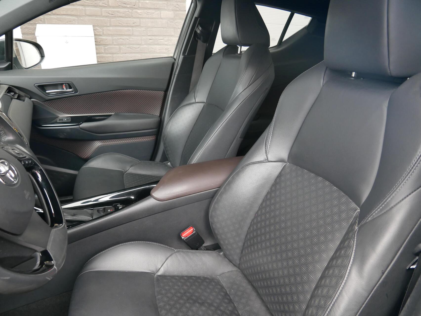 Foto van Toyota C-hr
